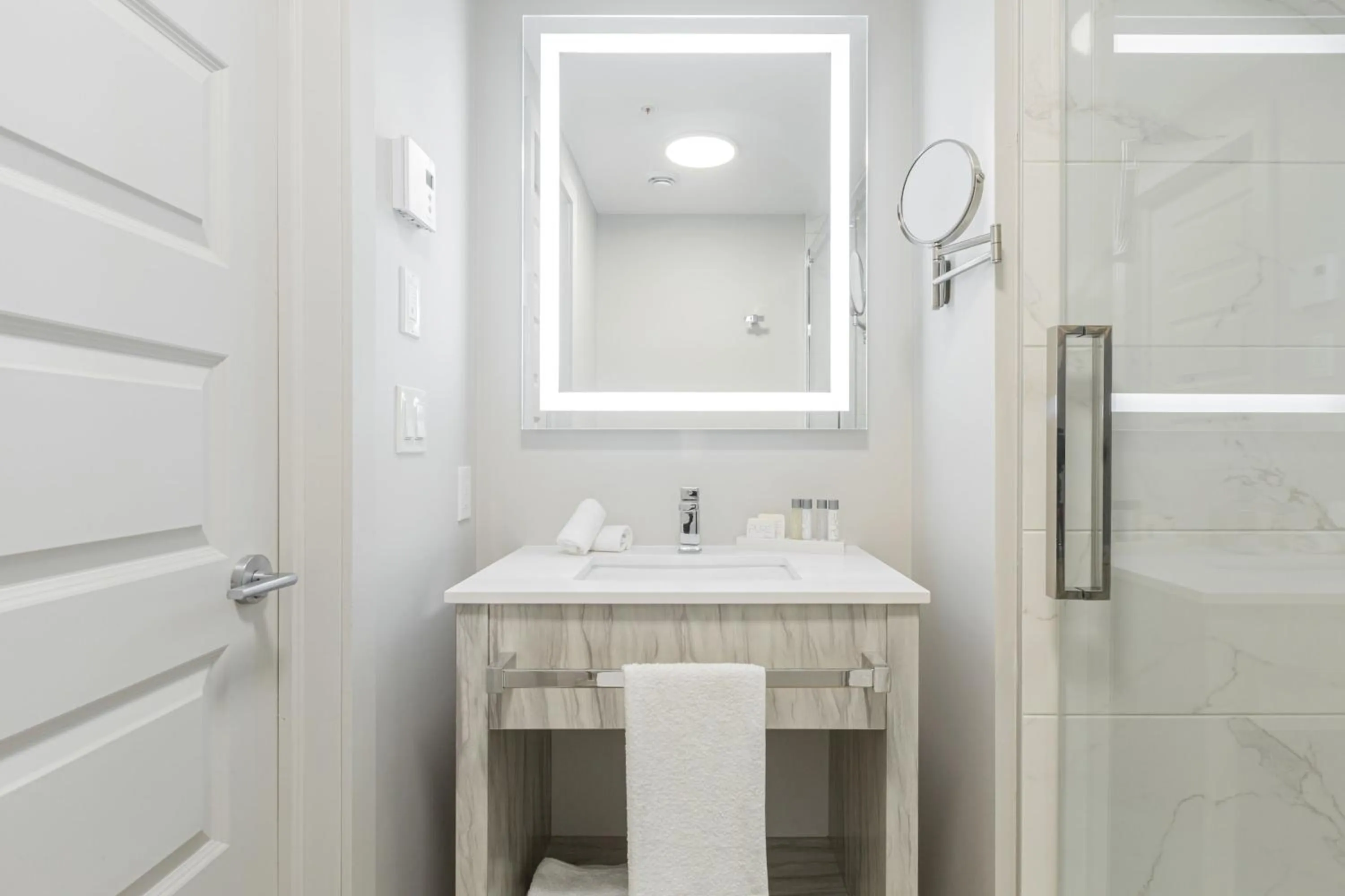 Bathroom in Griffintown Hôtel