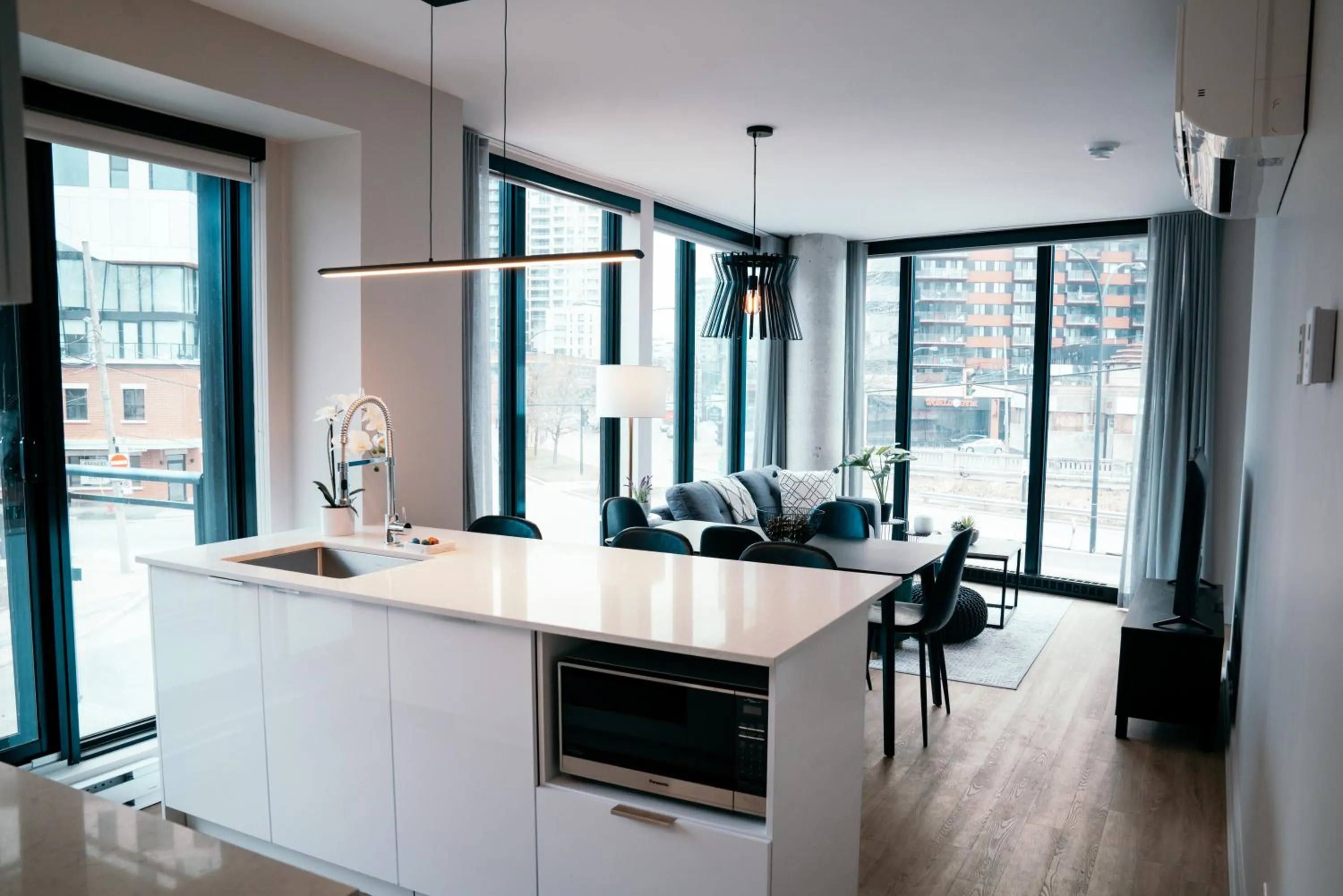 Kitchen or kitchenette in Griffintown Hôtel