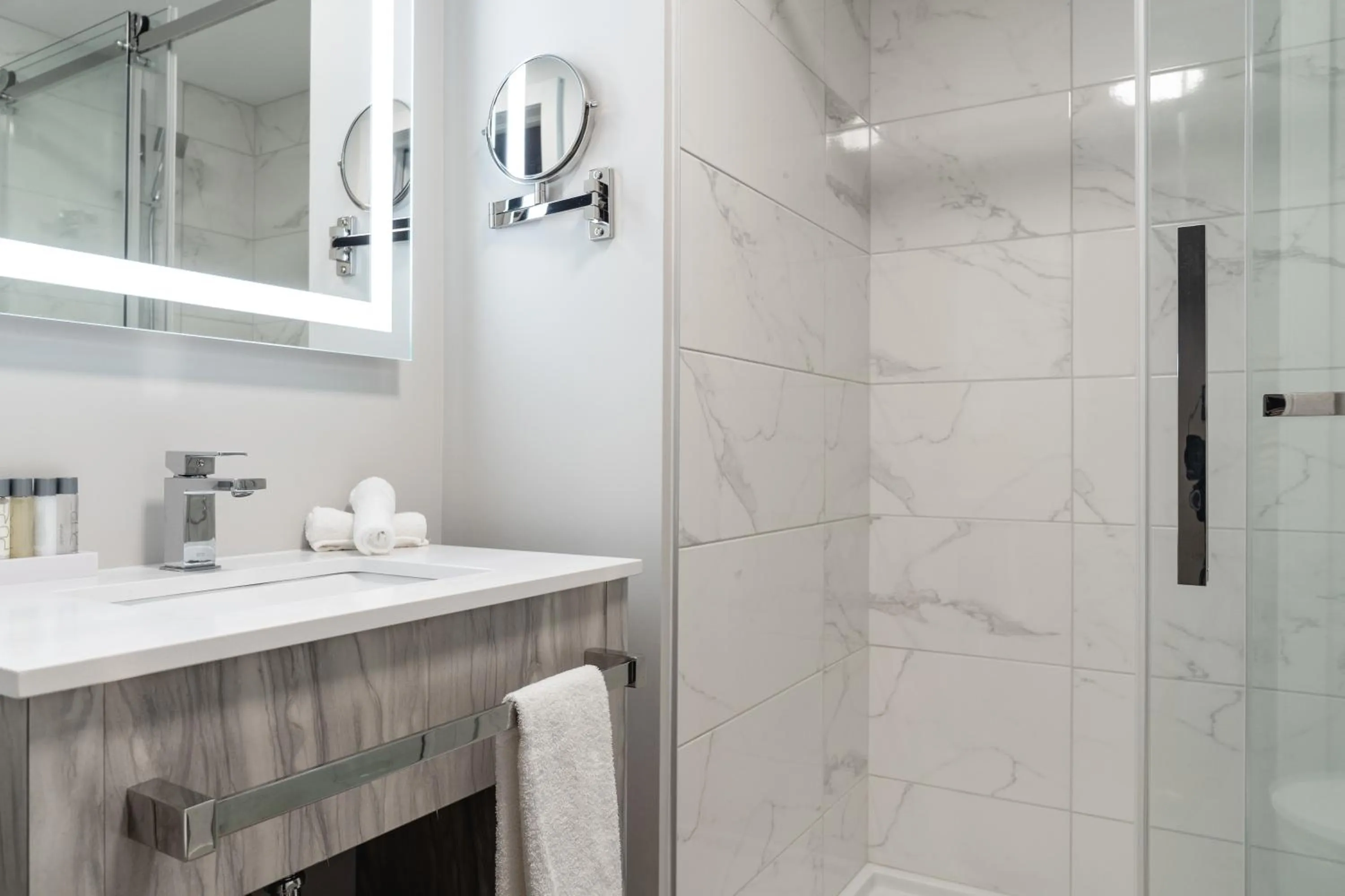 Shower in Griffintown Hôtel