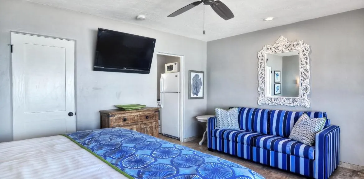 Bed in Beachcomber Inn