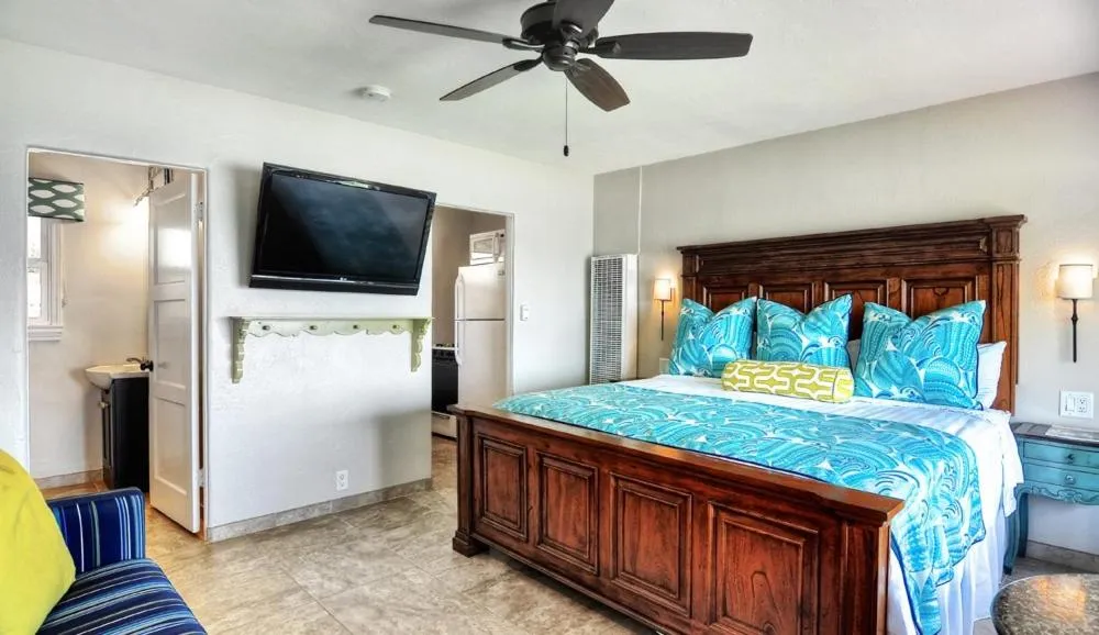 Bed in Beachcomber Inn