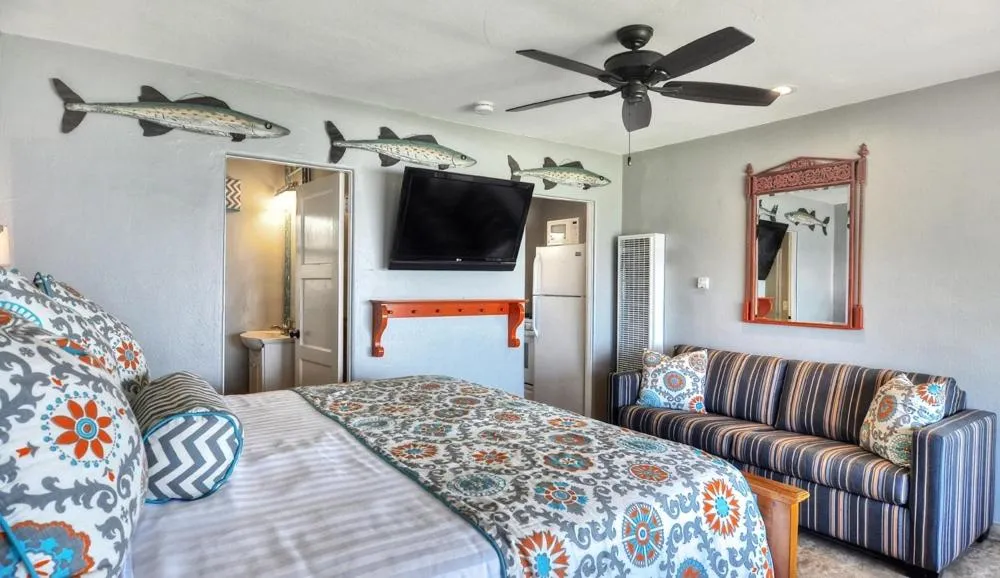 Bed in Beachcomber Inn