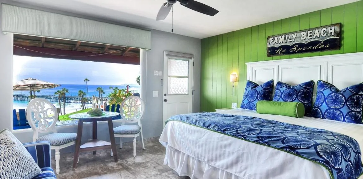 Bed in Beachcomber Inn