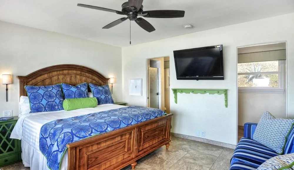 Bed in Beachcomber Inn