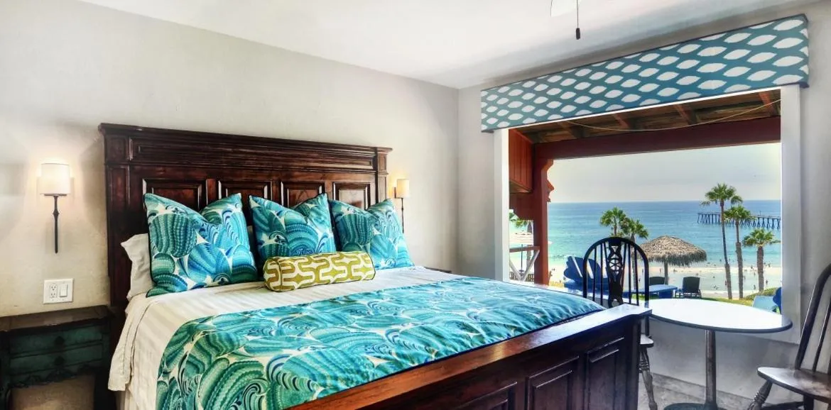 Bed in Beachcomber Inn