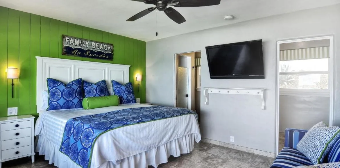 Bed in Beachcomber Inn