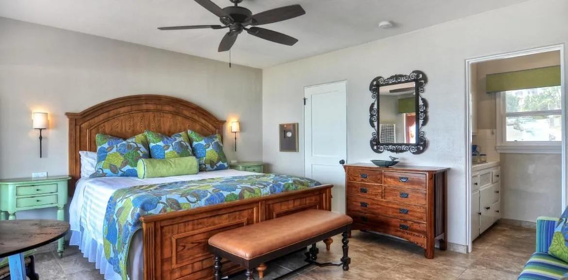 Bed in Beachcomber Inn