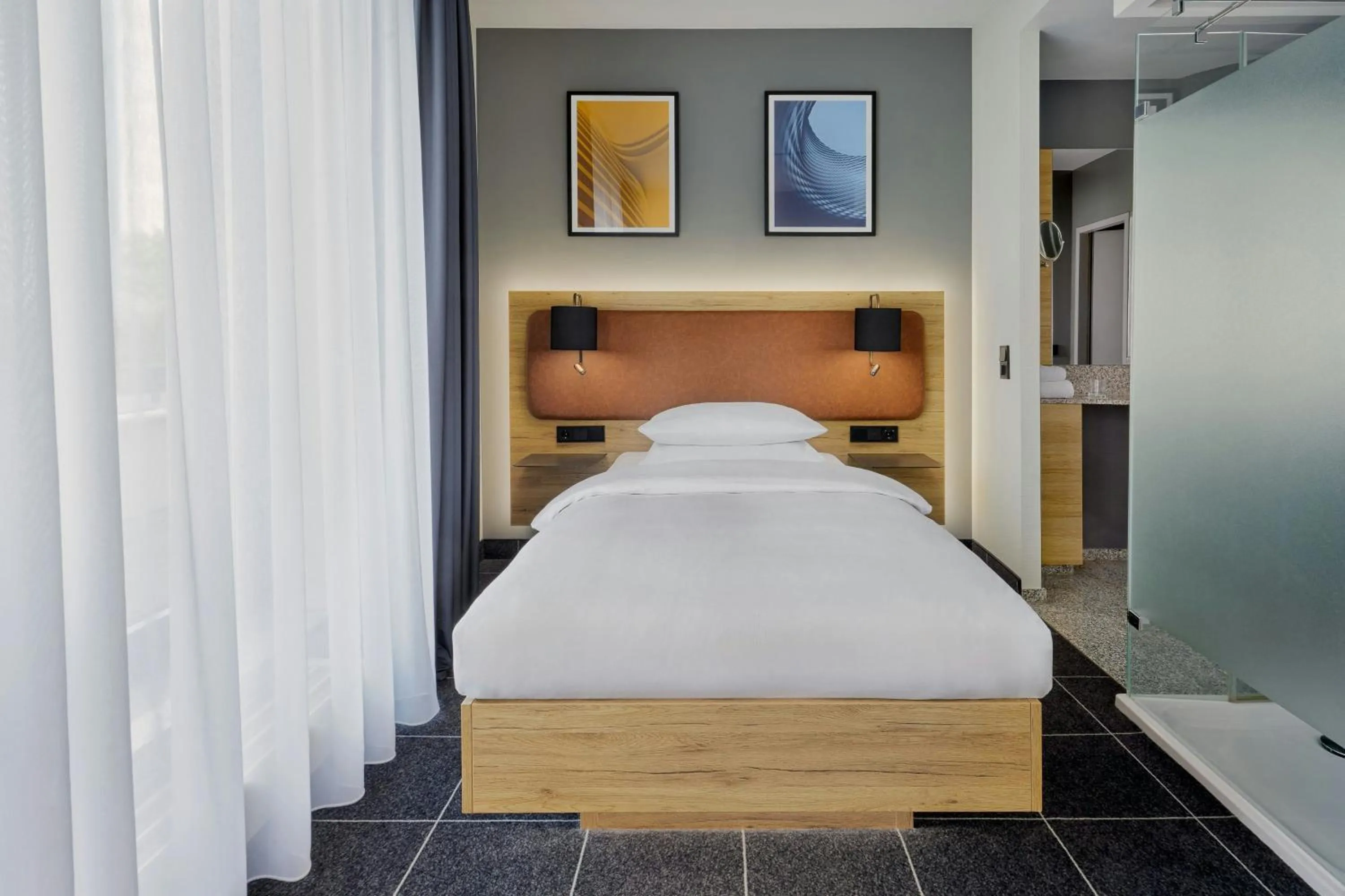 Photo of the whole room, Bed in Four Points Flex by Sheraton Ratingen Düsseldorf Airport