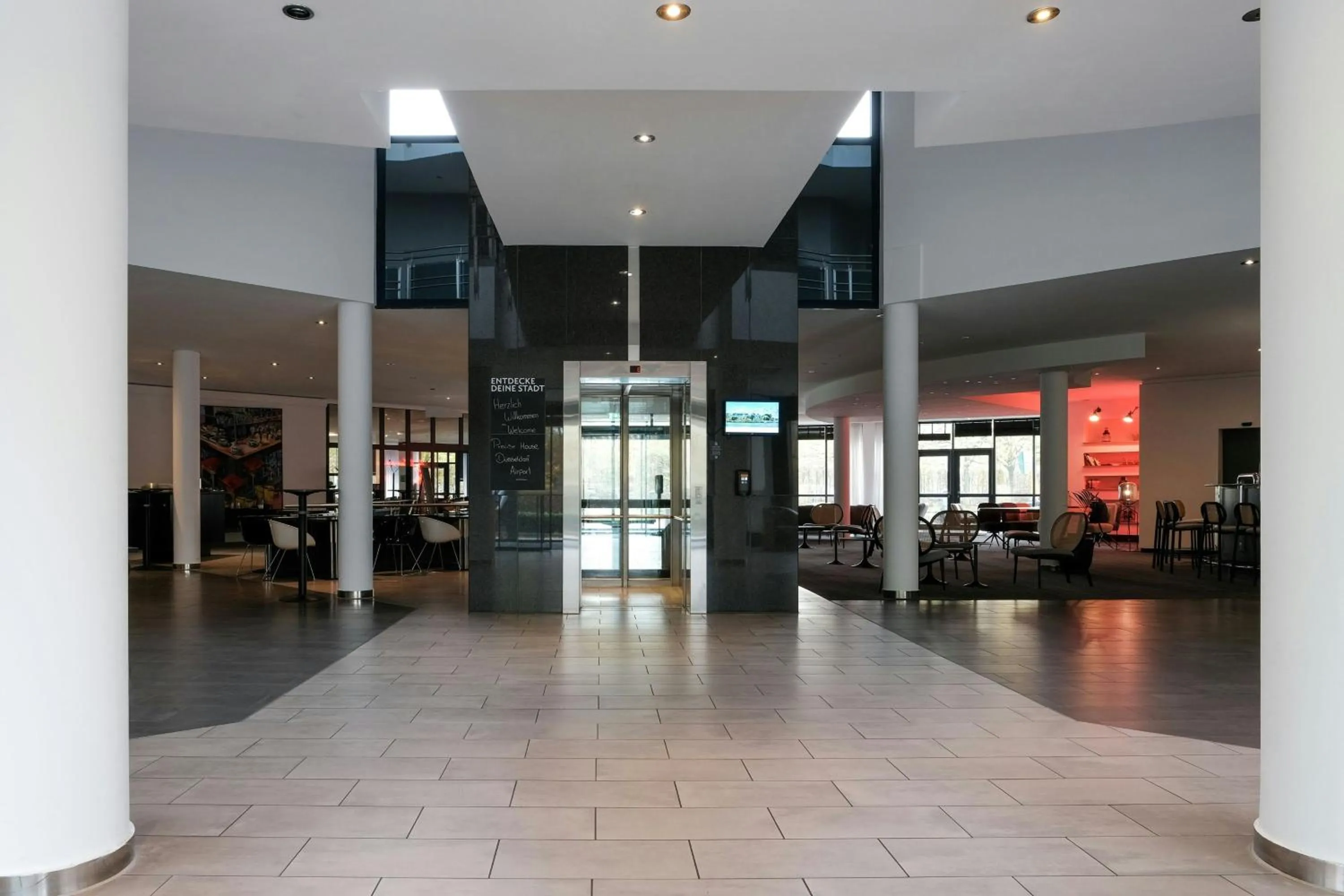 Lobby or reception in Four Points Flex by Sheraton Ratingen Düsseldorf Airport