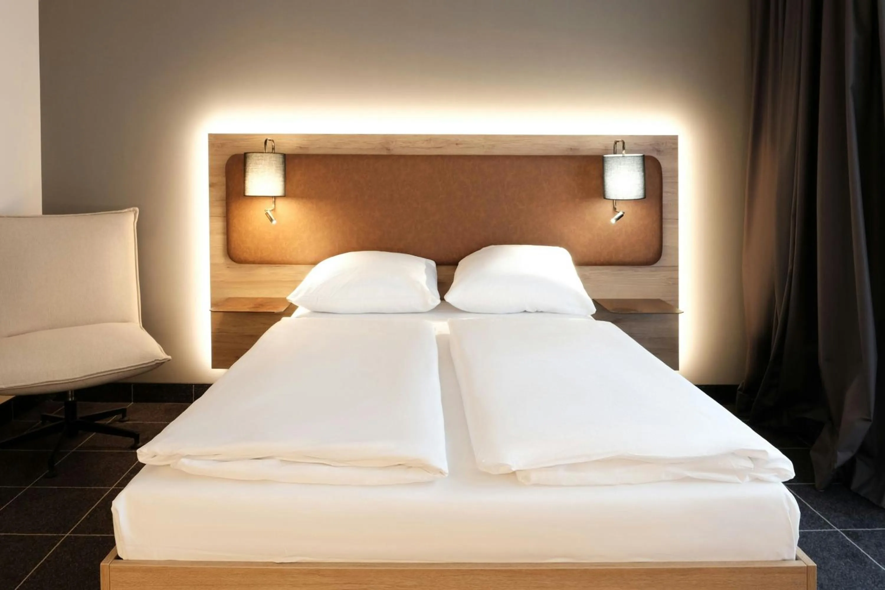 Photo of the whole room, Bed in Four Points Flex by Sheraton Ratingen Düsseldorf Airport