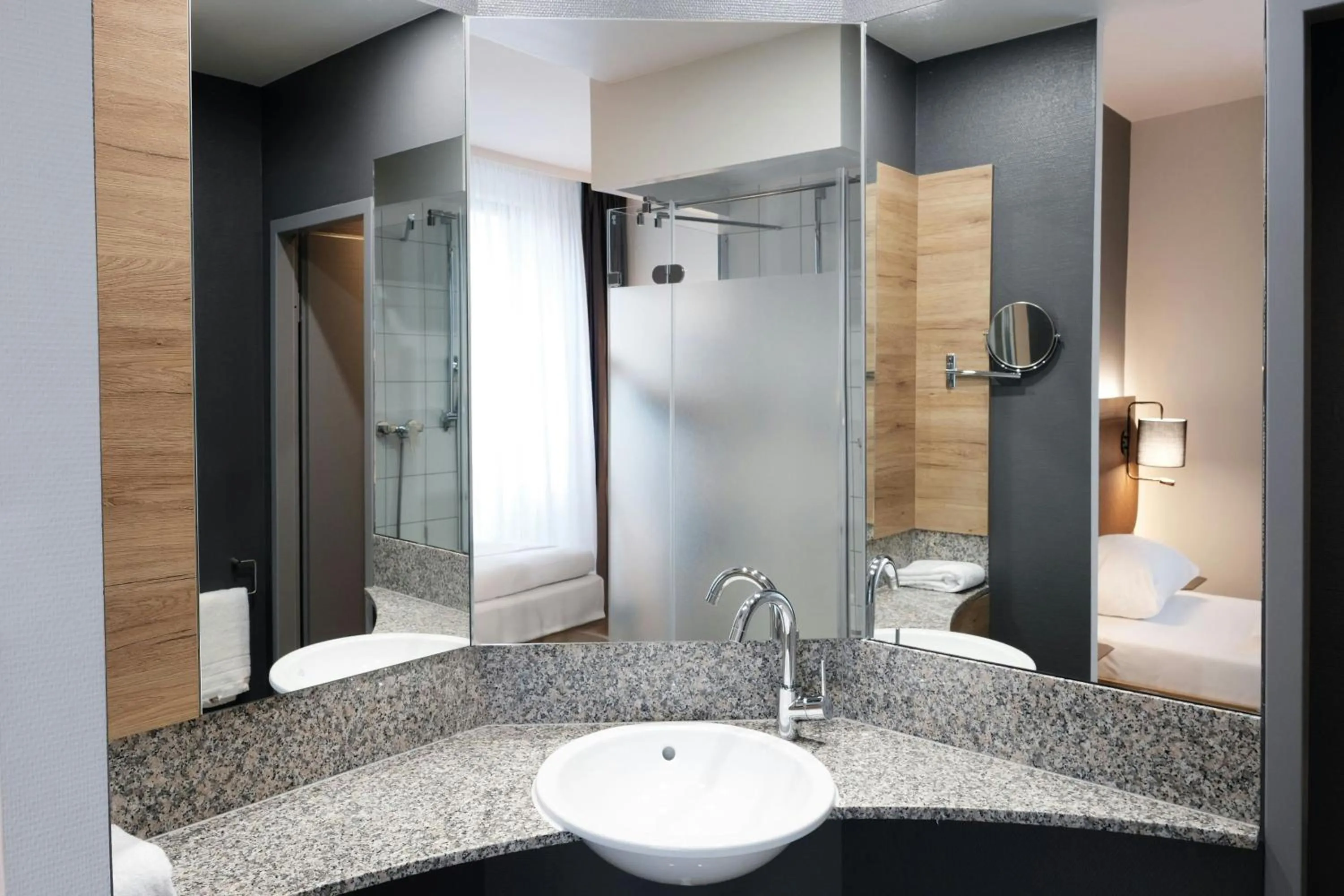 Bathroom in Four Points Flex by Sheraton Ratingen Düsseldorf Airport