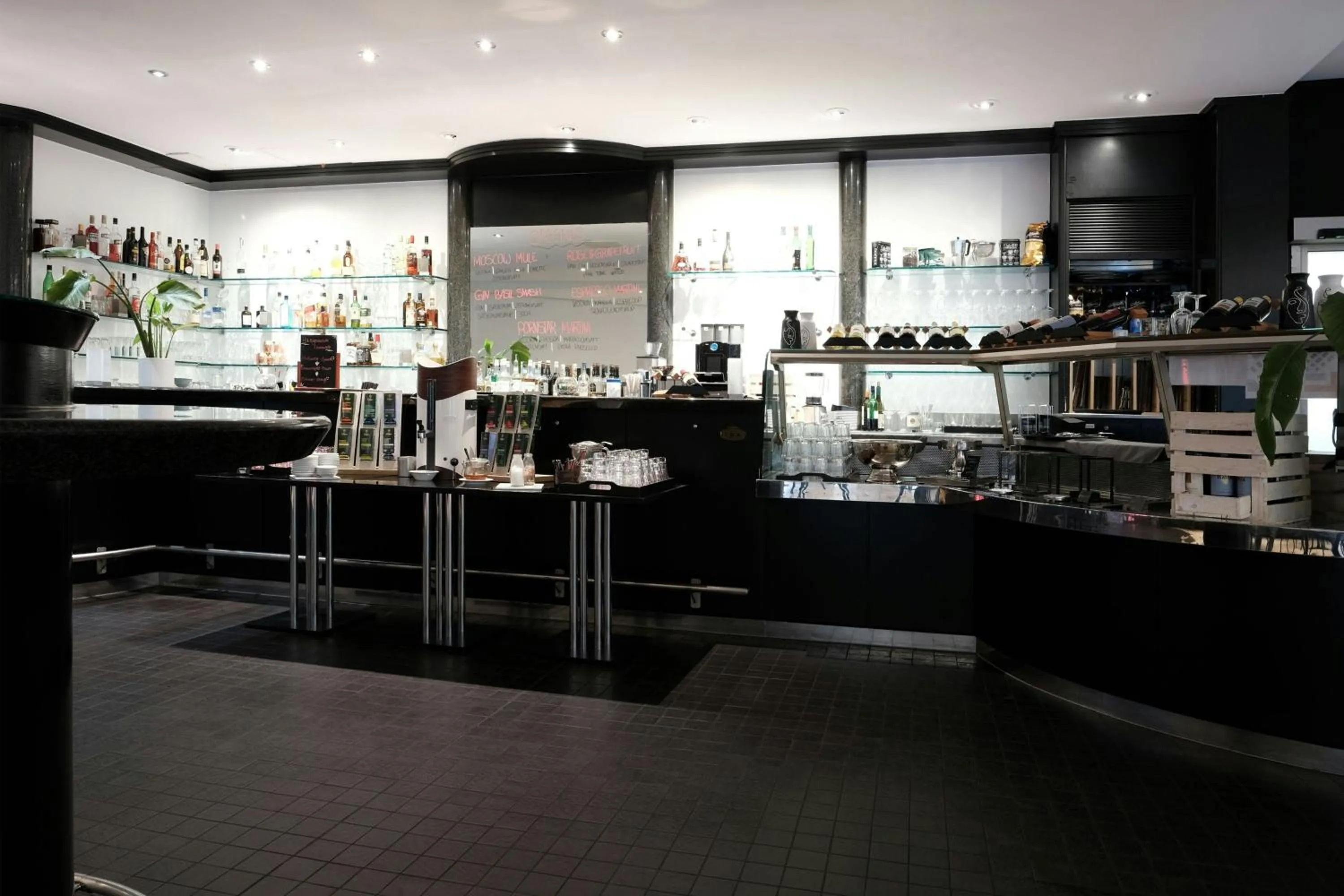 Lounge or bar in Four Points Flex by Sheraton Ratingen Düsseldorf Airport