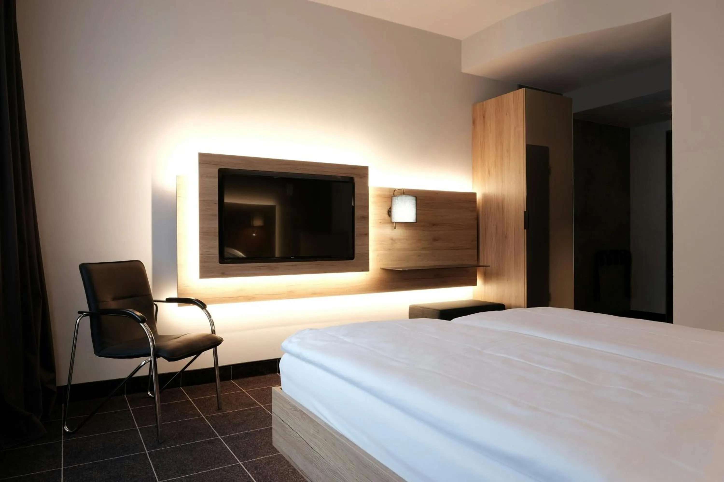 Photo of the whole room, Bed in Four Points Flex by Sheraton Ratingen Düsseldorf Airport