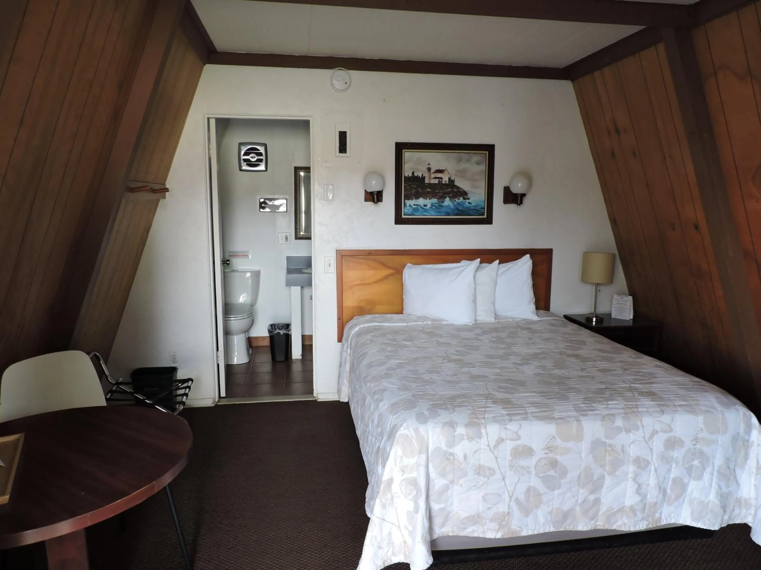 Bed in The Ranch Motel