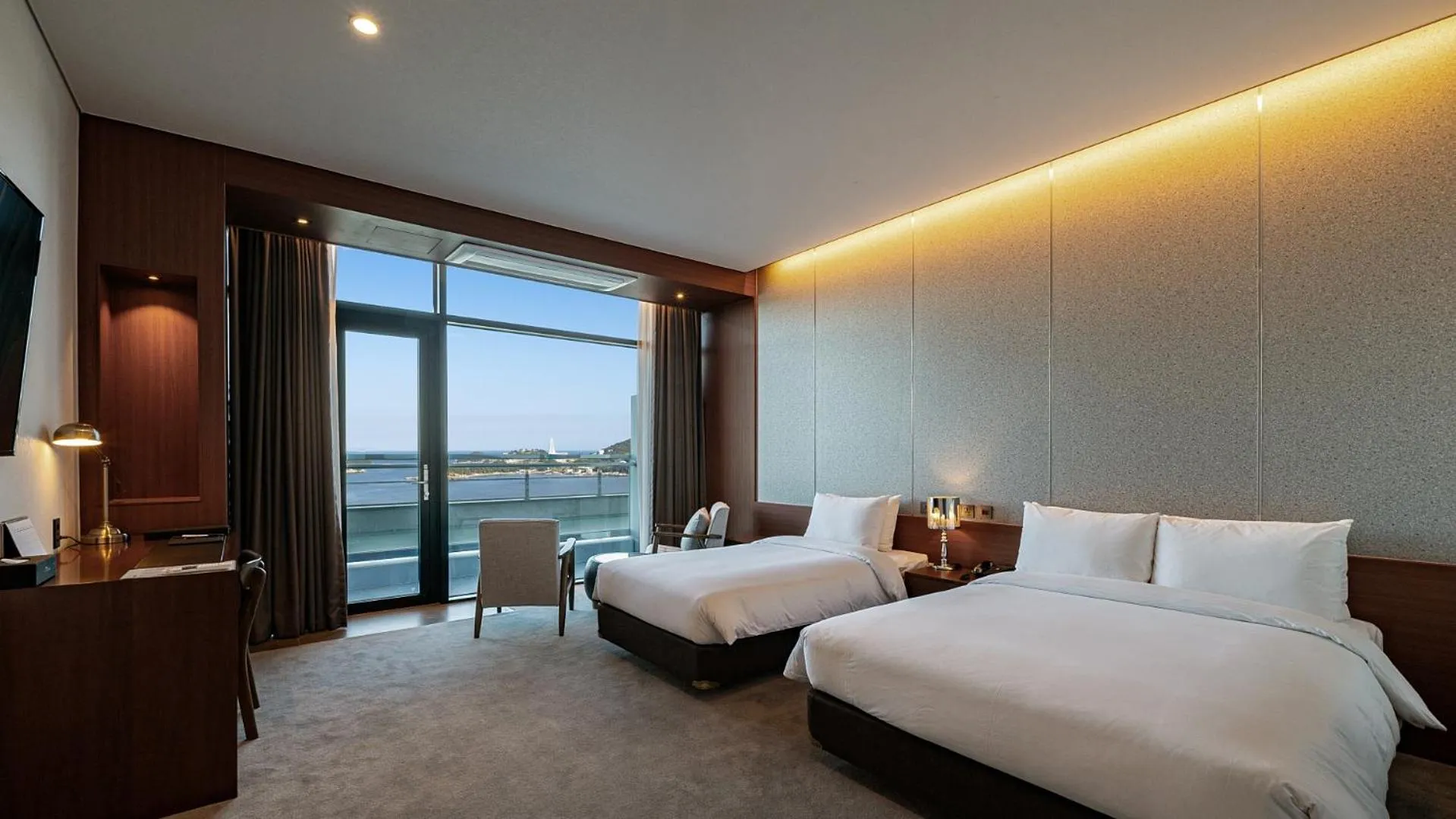 Bed in Hotel JCS Yeosu