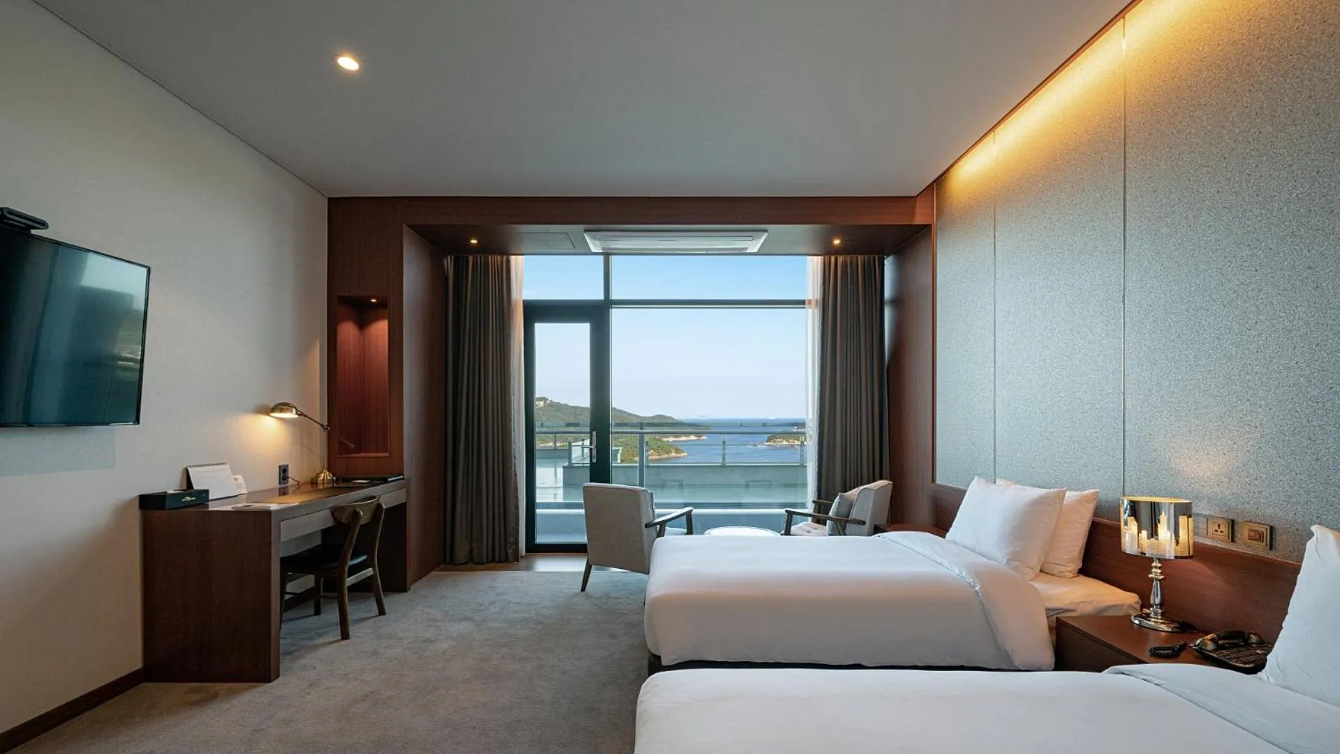 Bed in Hotel JCS Yeosu