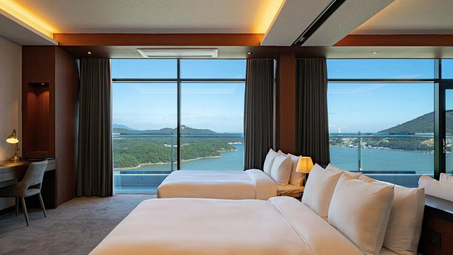 Bed in Hotel JCS Yeosu