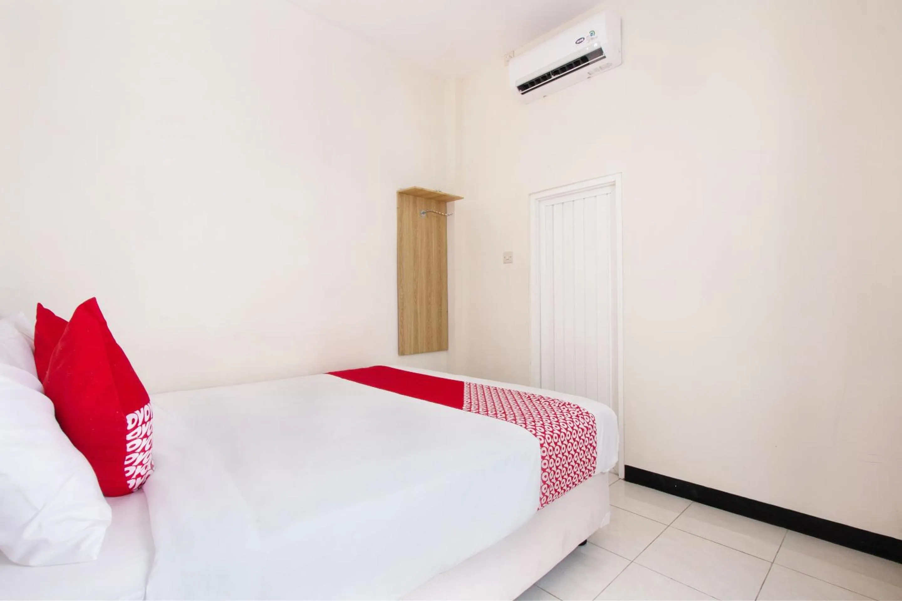 Bedroom, Bed in Hotel O Cozy Residence Syariah