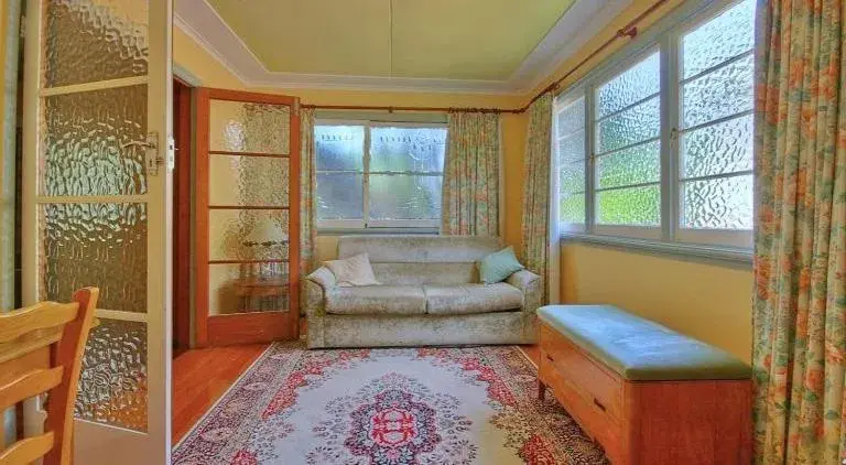 Queen Room in Melville House Bed and Breakfast Queen Room in Melville House Bed and Breakfast