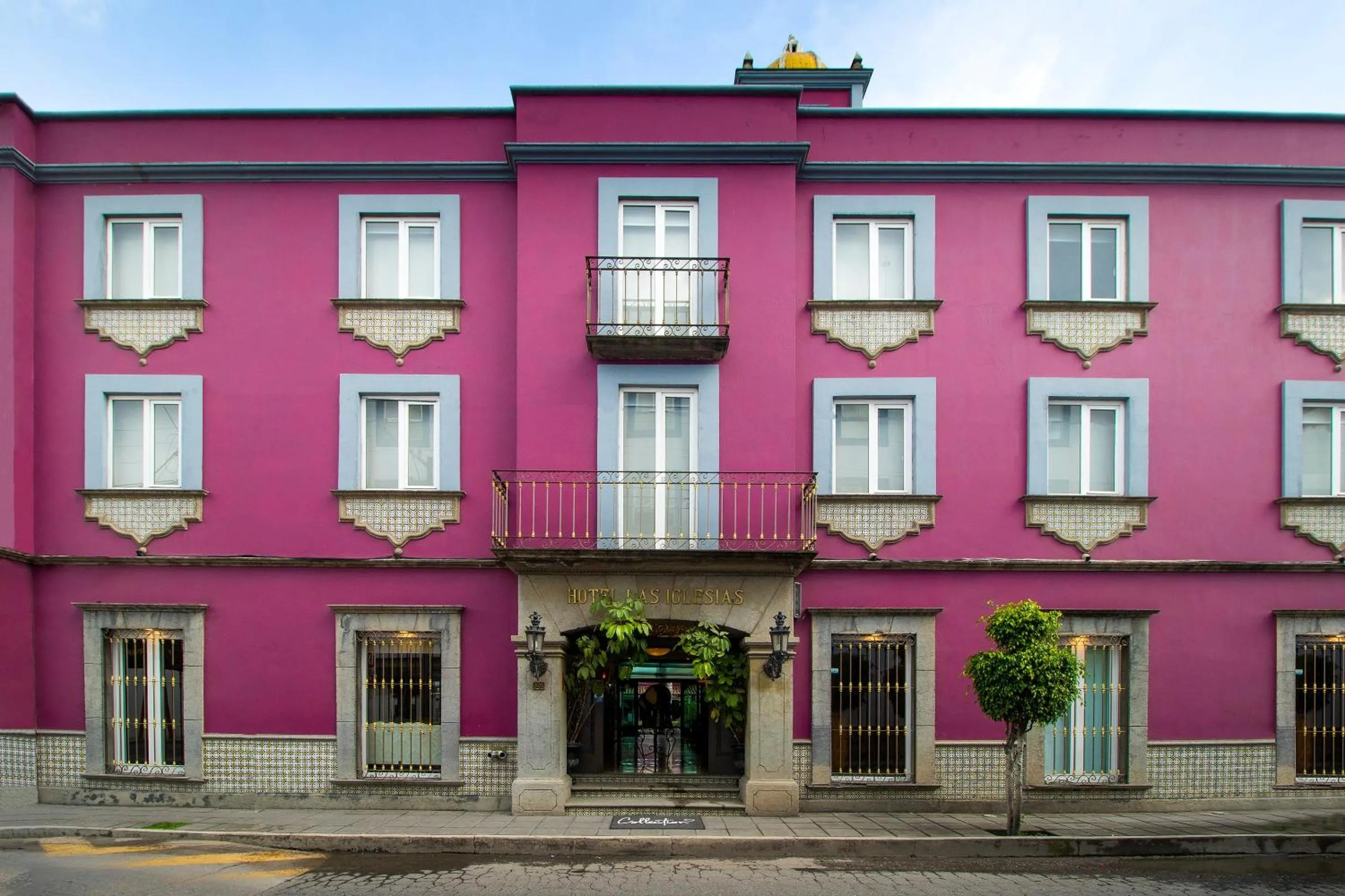 Facade/entrance in Hotel Las Iglesias, Cholula