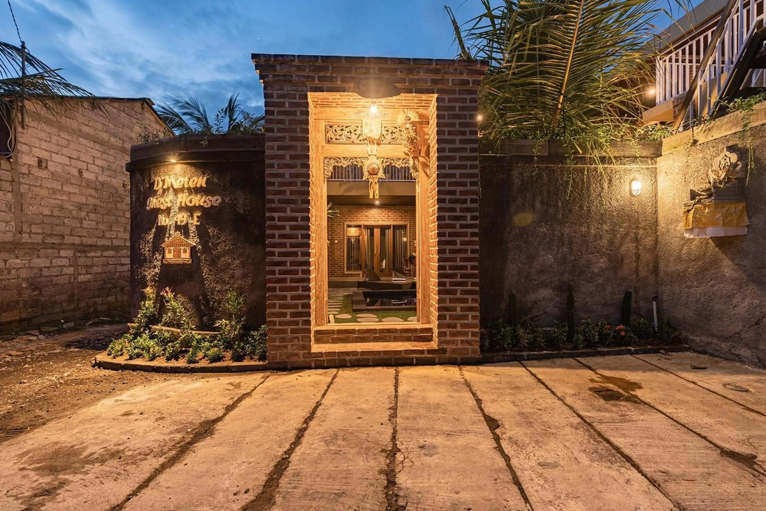 Property building in D'Meten Guest House Canggu