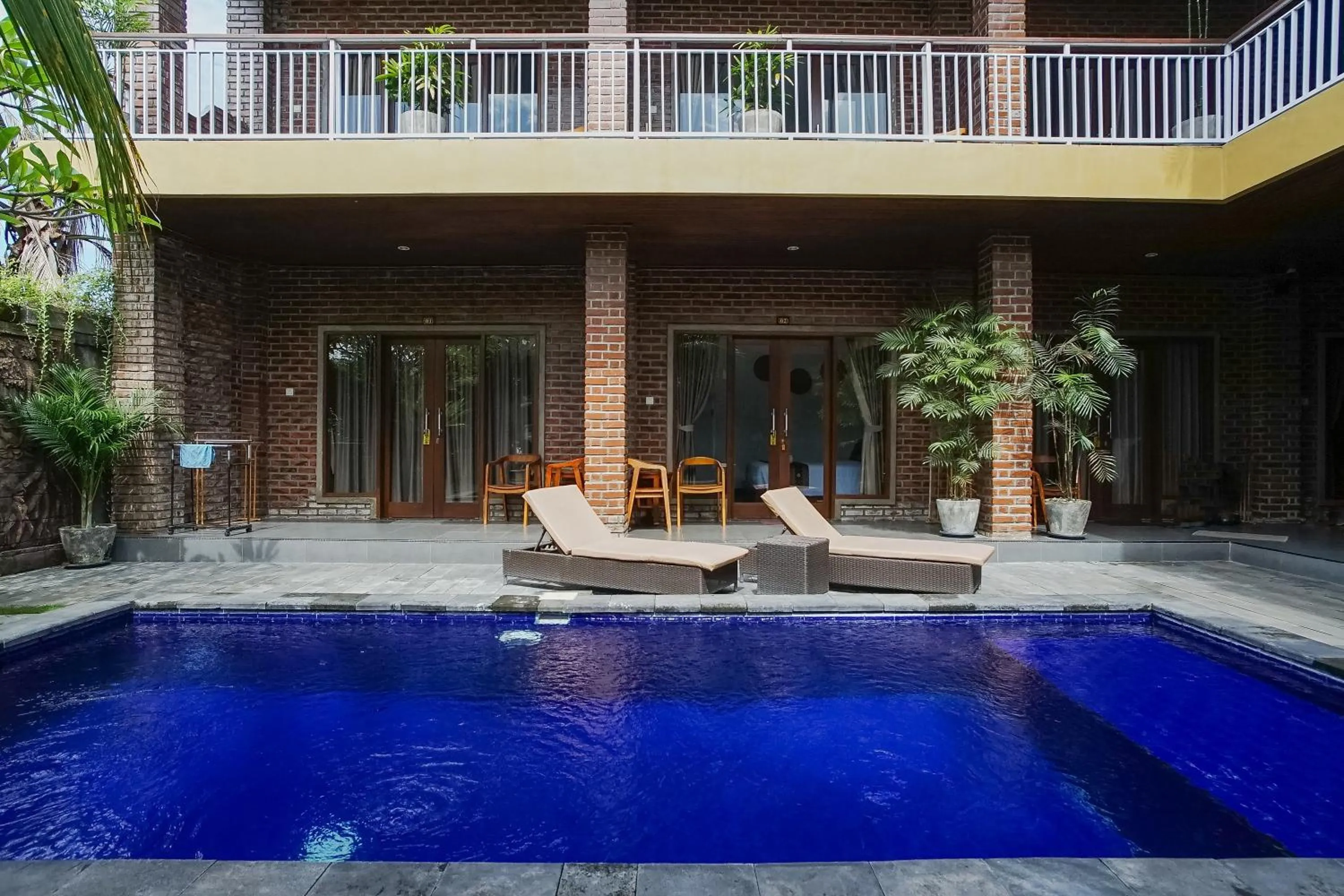 Swimming pool in D'Meten Guest House Canggu