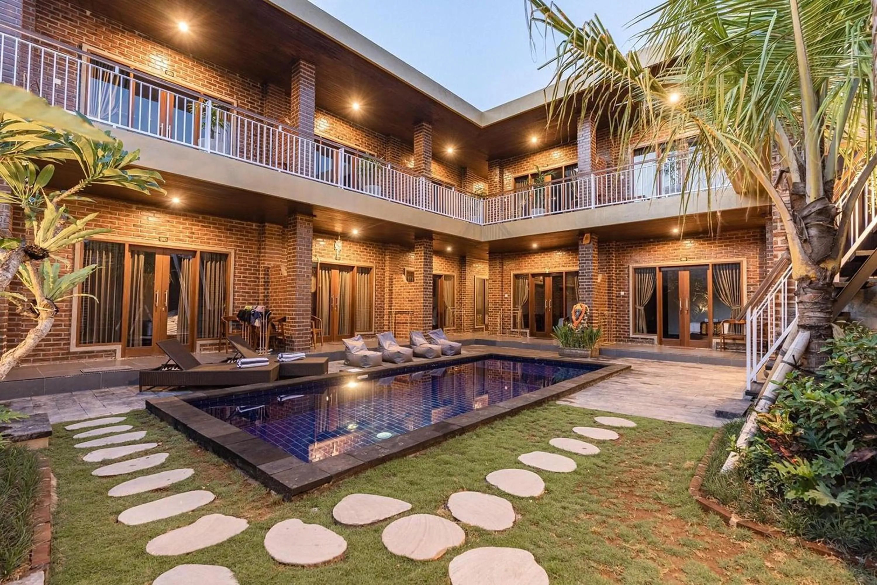 Swimming pool in D'Meten Guest House Canggu