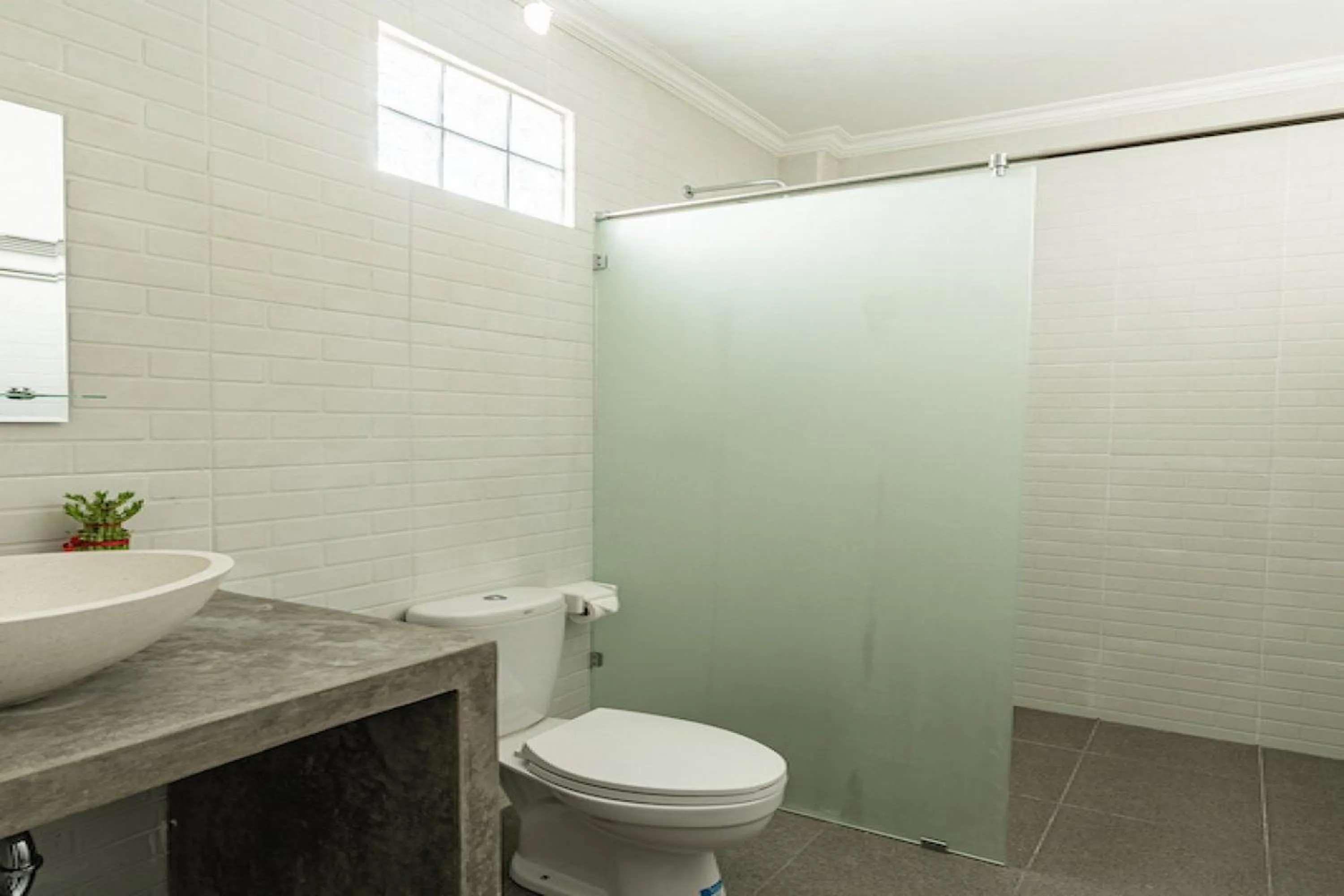 Bathroom in D'Meten Guest House Canggu