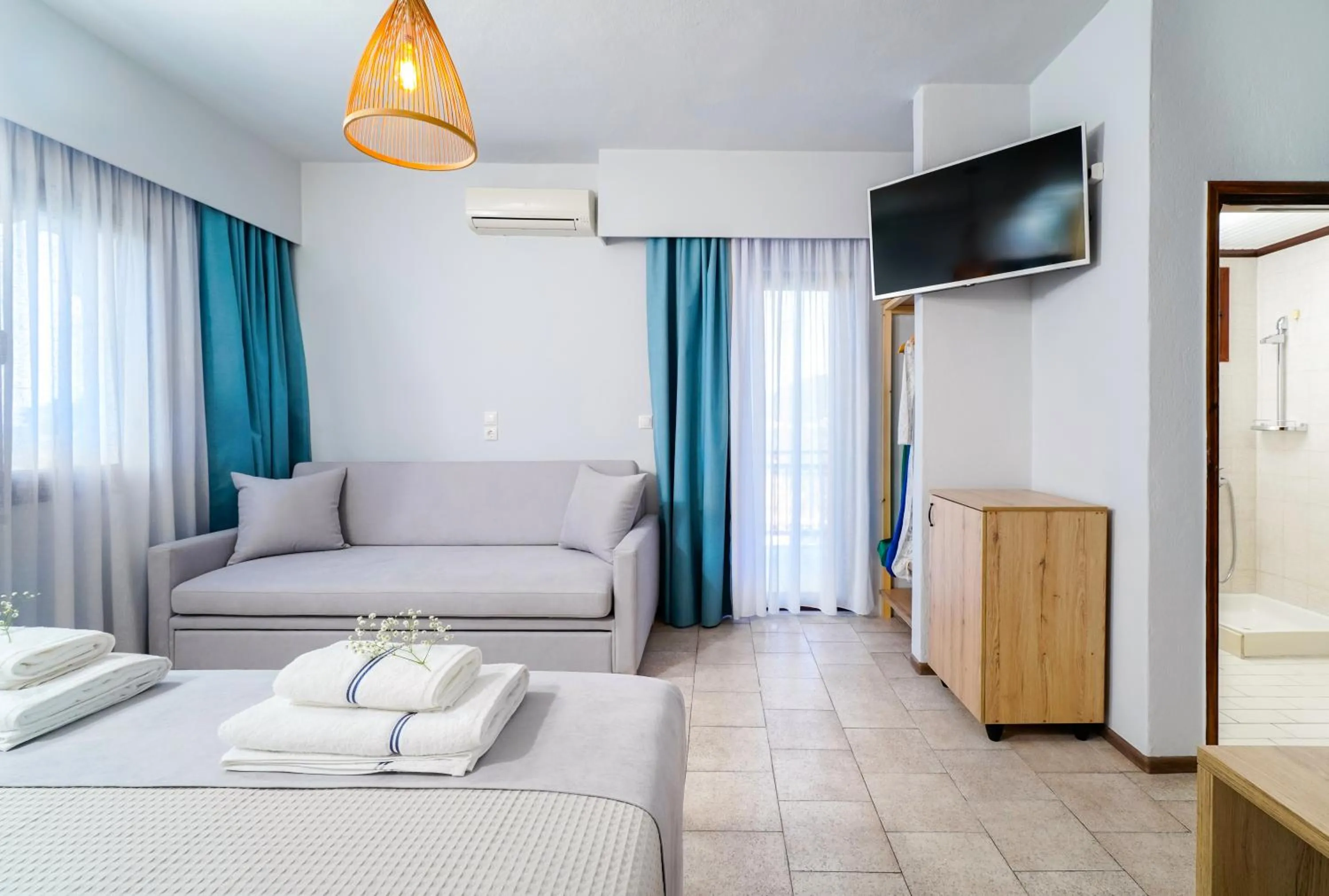 Living room, Bed in Nefeli Fresh Hotel by Del Mare