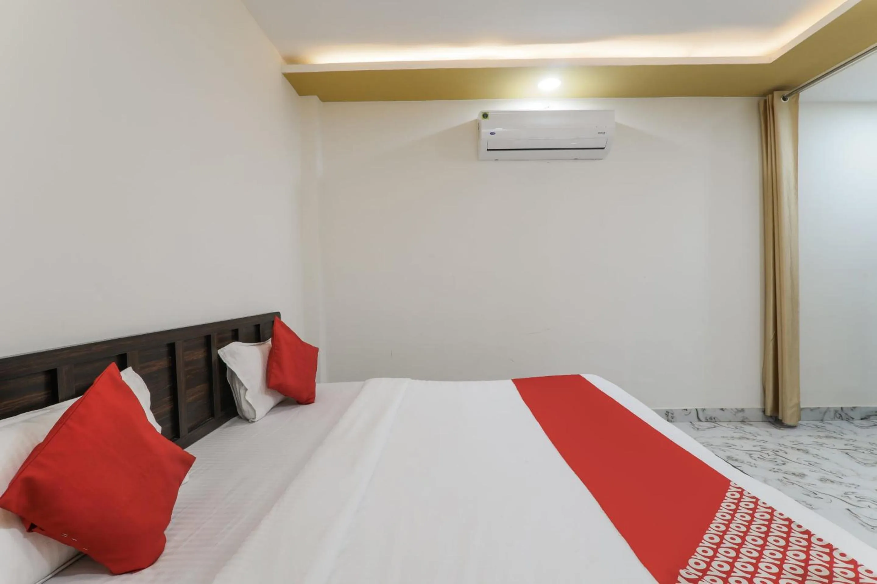Bedroom, Bed in Super Hotel O Aastha Near Chaudhary Charan Singh International Airport