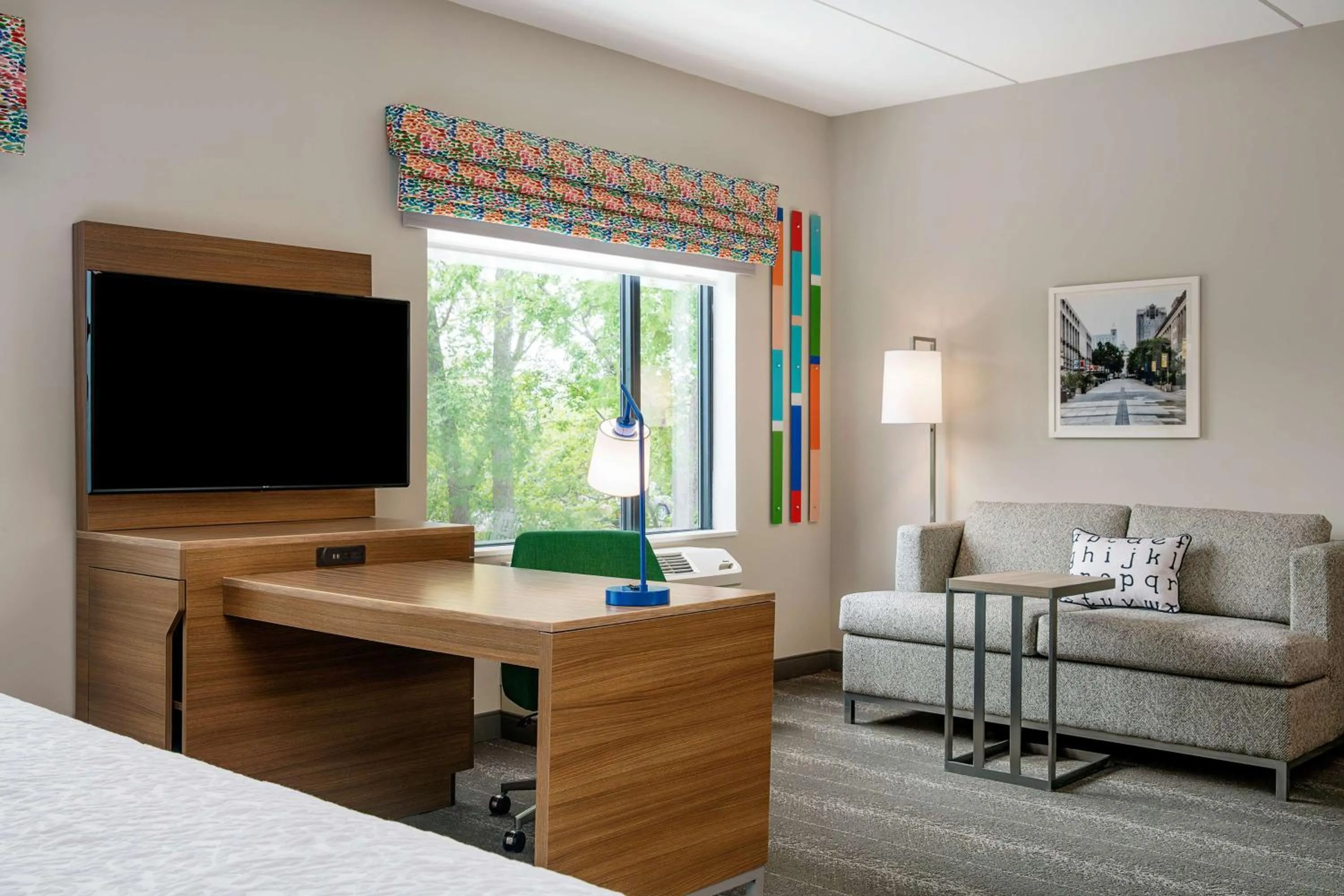 Bedroom, Bed in Hampton Inn & Suites Raleigh Midtown, NC