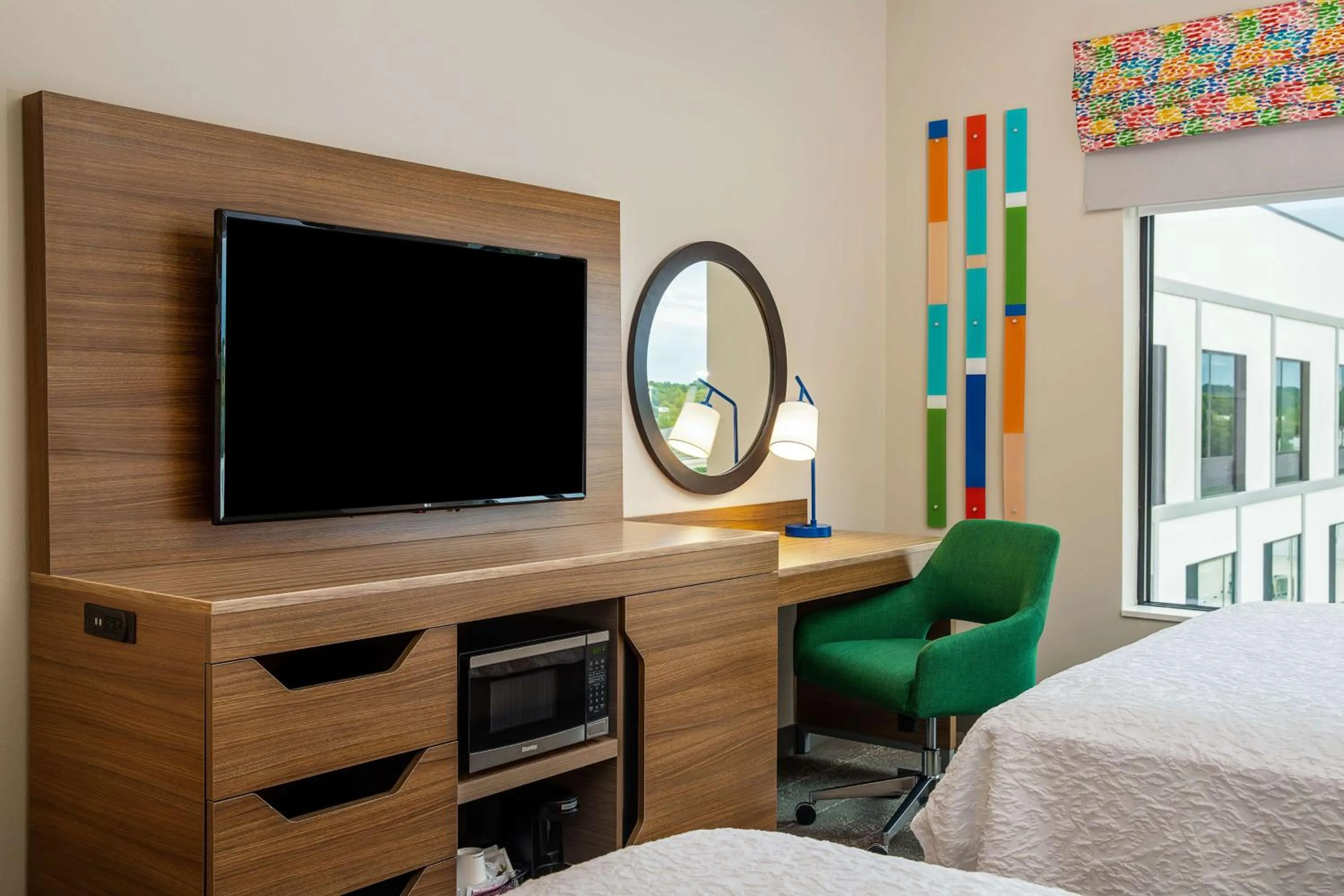 Bedroom, Bed in Hampton Inn & Suites Raleigh Midtown, NC