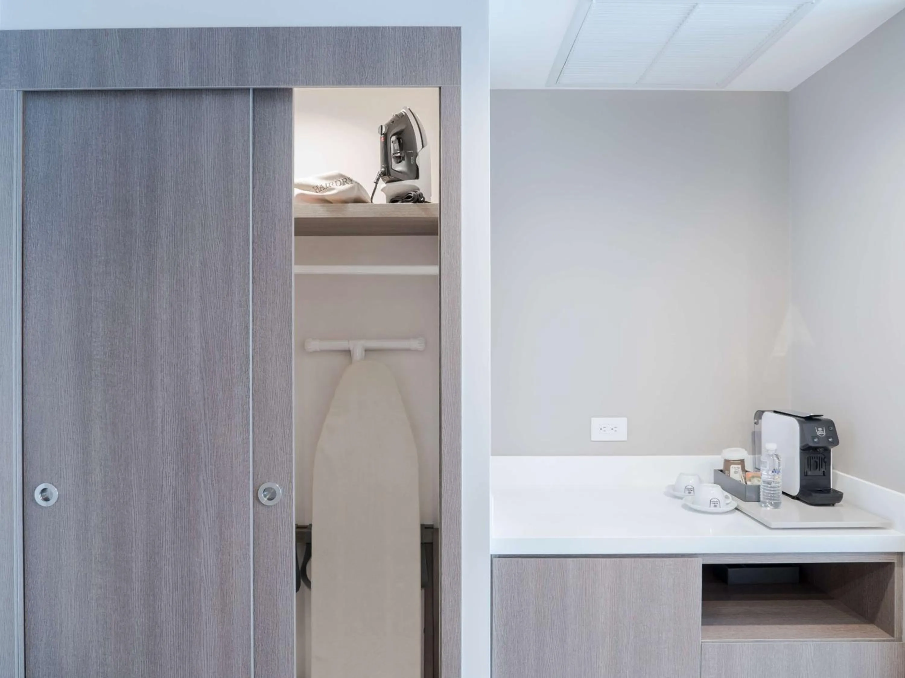 Photo of the whole room in Hilton Garden Inn Santa Ana, San Jose