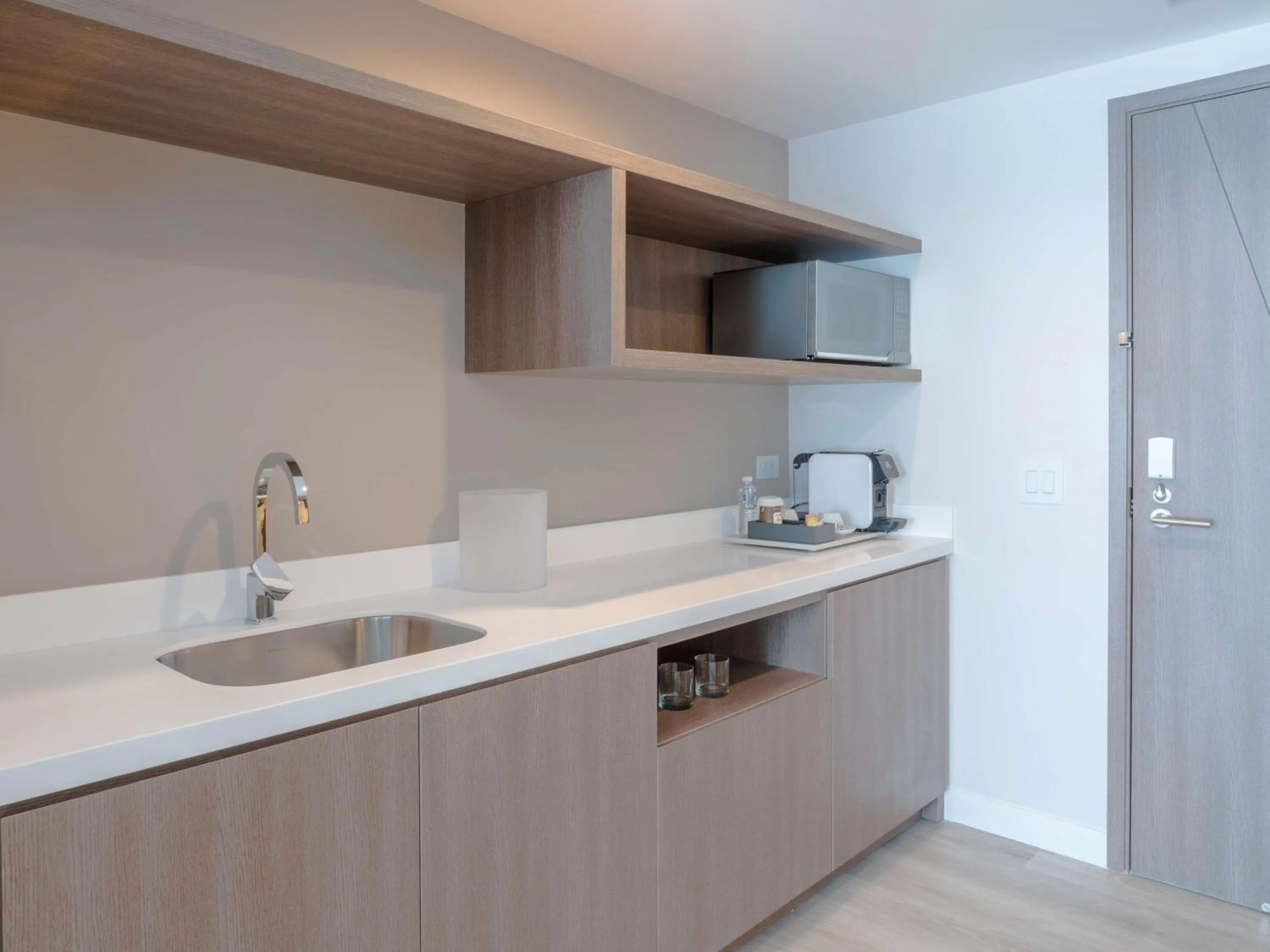 Kitchen or kitchenette in Hilton Garden Inn Santa Ana, San Jose