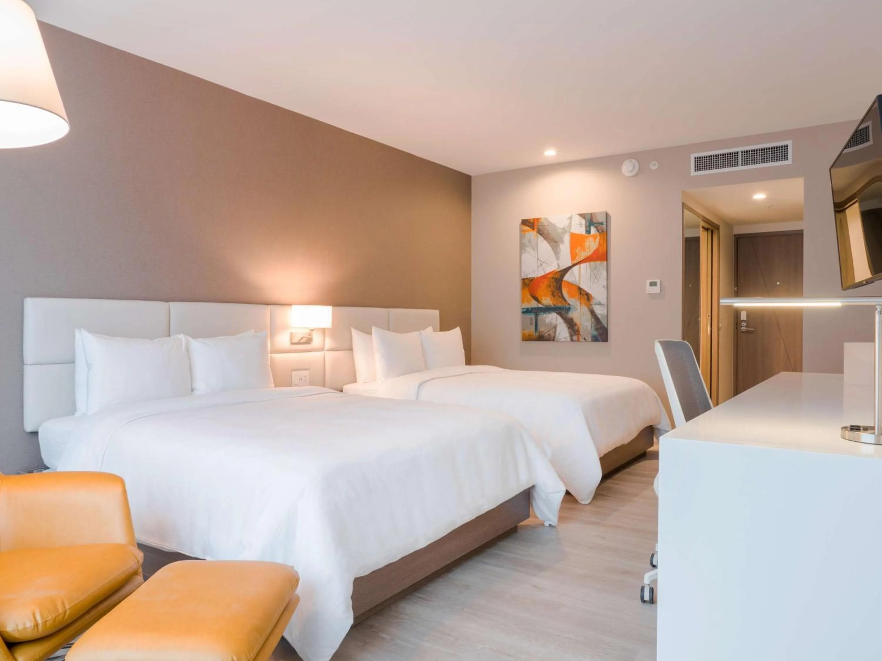 Bed in Hilton Garden Inn Santa Ana, San Jose