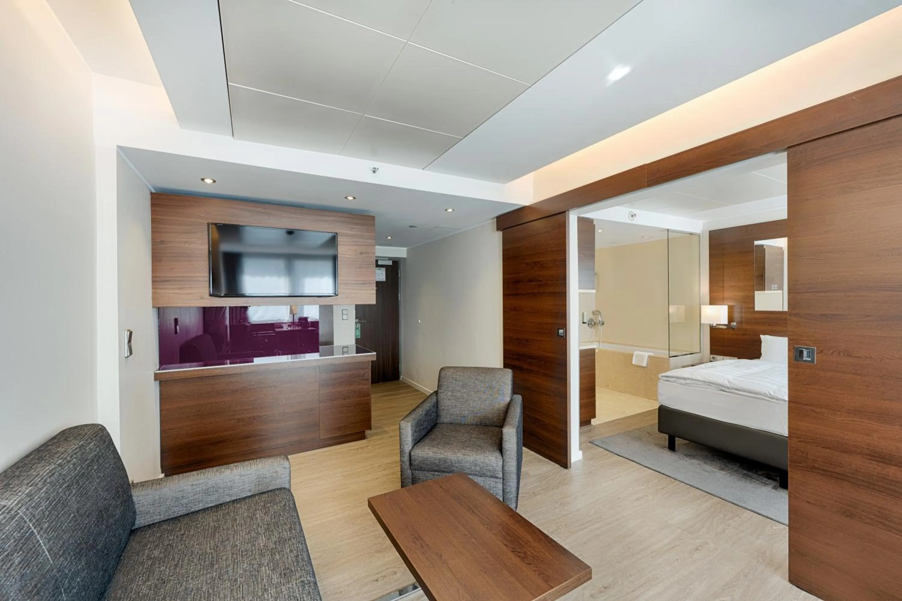 Living room, Bed in Park Inn by Radisson Berlin Alexanderplatz