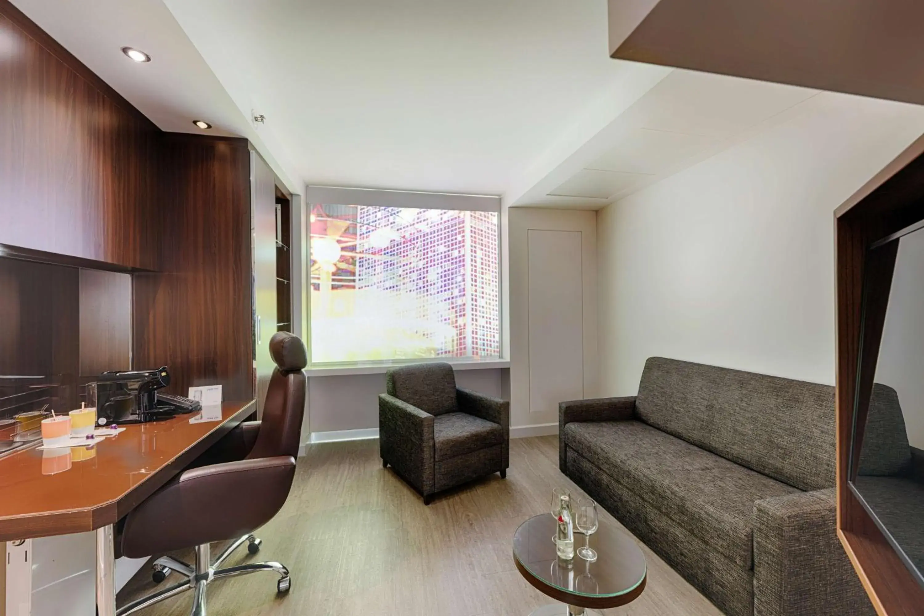 Color Suite (Windowless Suite) in Park Inn by Radisson Berlin Alexanderplatz Color Suite (Windowless Suite) in Park Inn by Radisson Berlin Alexanderplatz