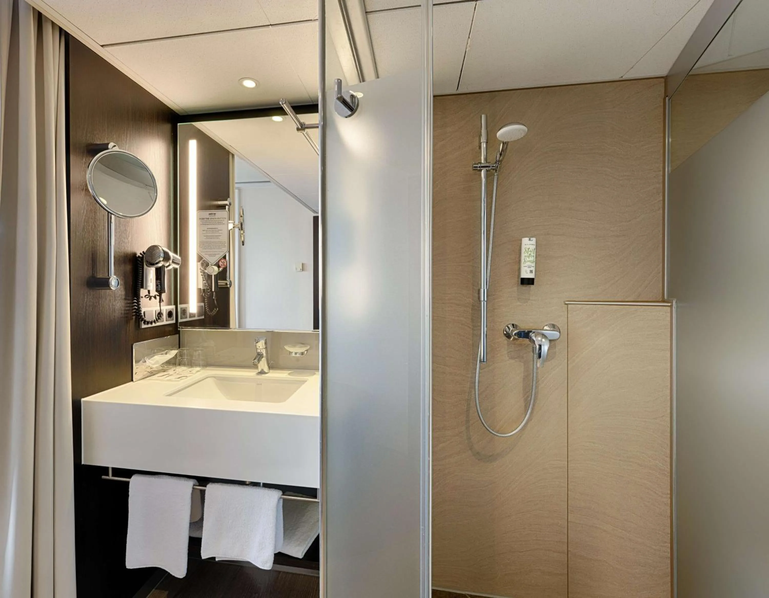 Bathroom in Park Inn by Radisson Berlin Alexanderplatz