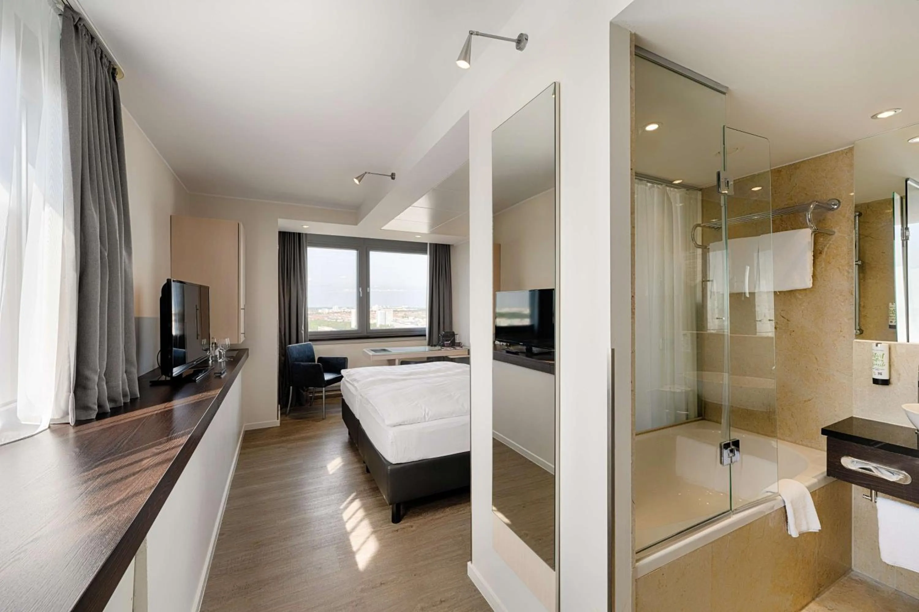 Bedroom, Bed in Park Inn by Radisson Berlin Alexanderplatz