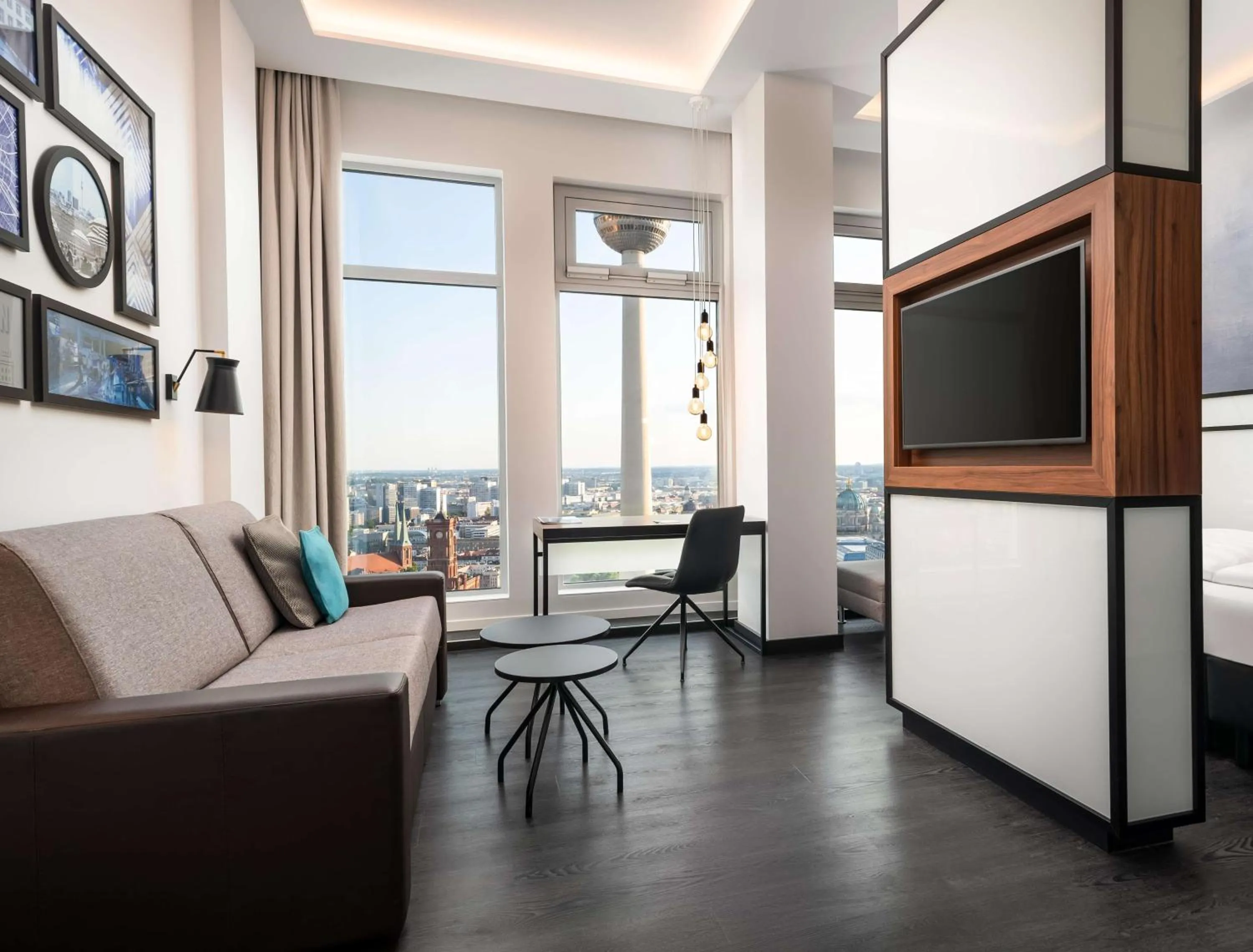 Living room in Park Inn by Radisson Berlin Alexanderplatz