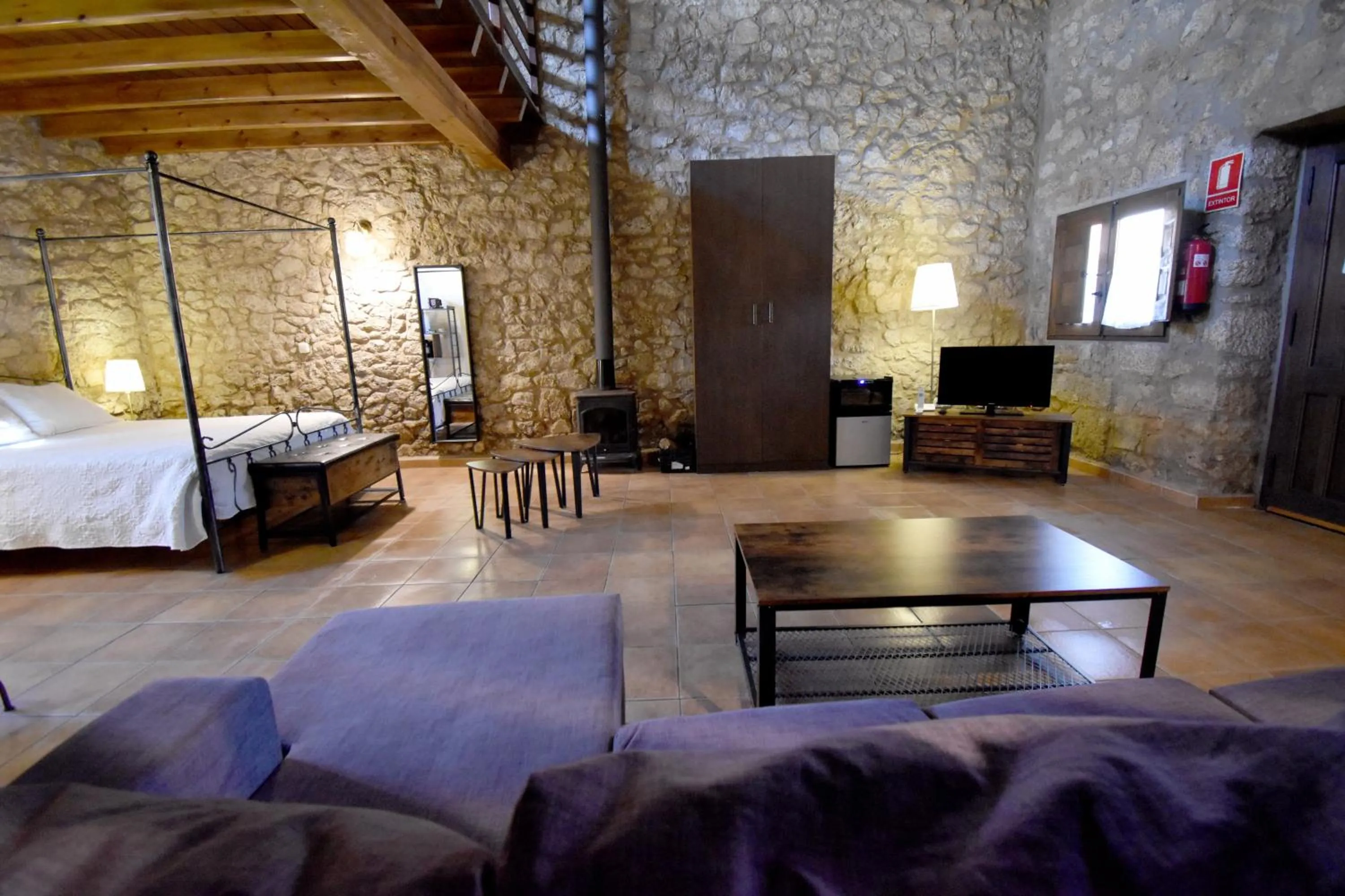 Living room, Bed in HOTEL RURAL A VELHA FABRICA