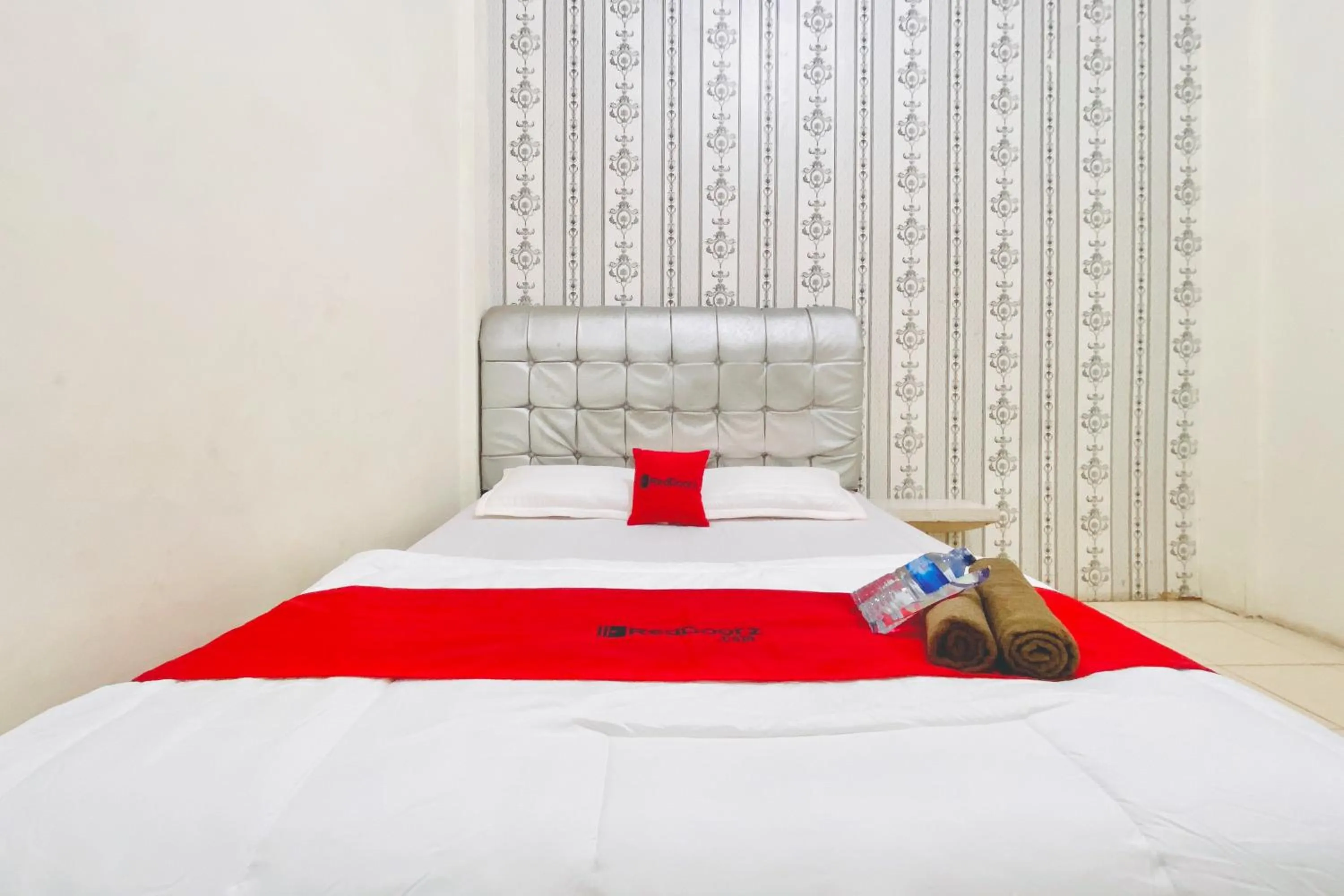 Bedroom, Bed in RedDoorz at Sonya Homestay Tebing Tinggi