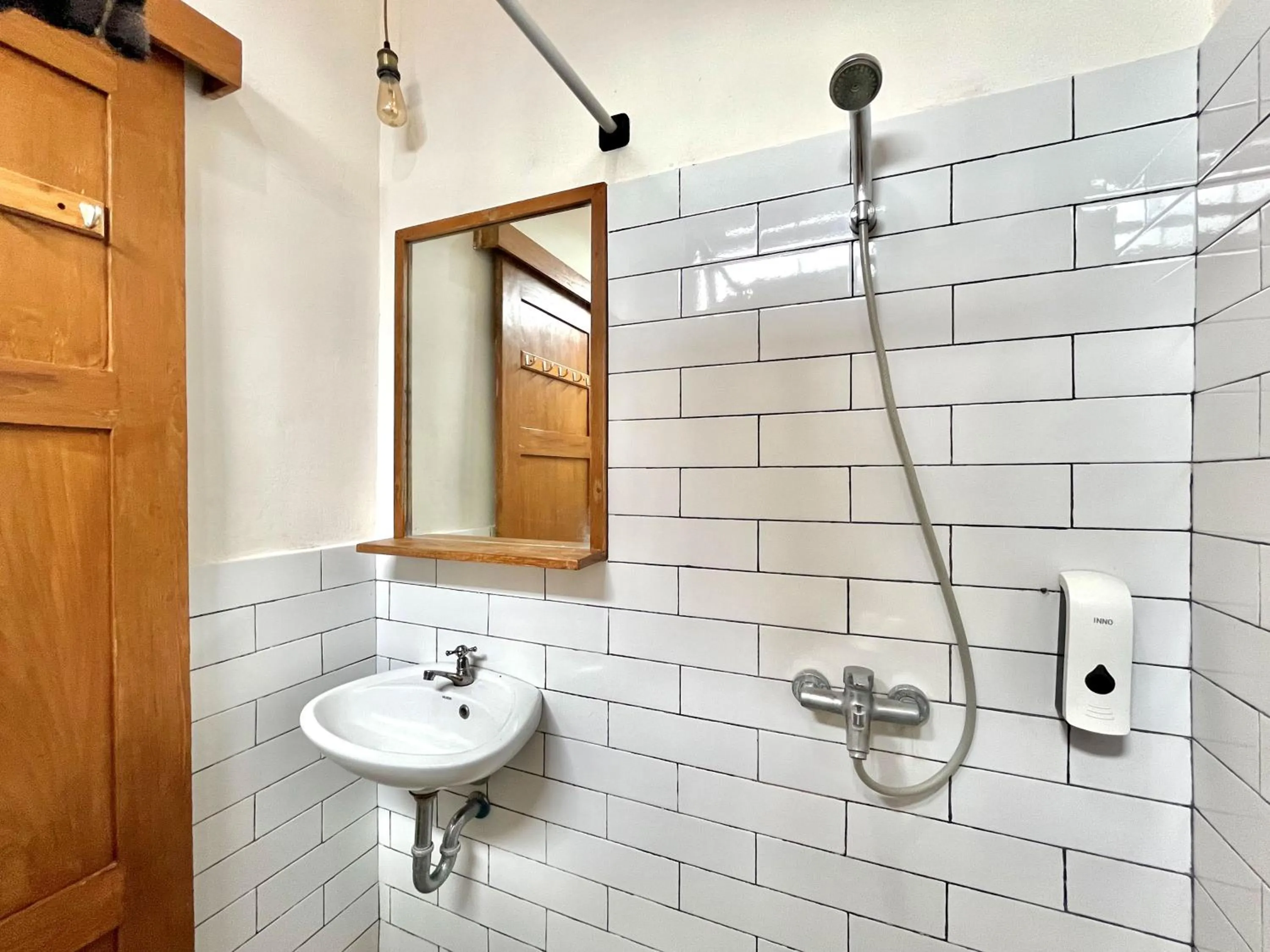 Bathroom in Capital O 3461 Mystays