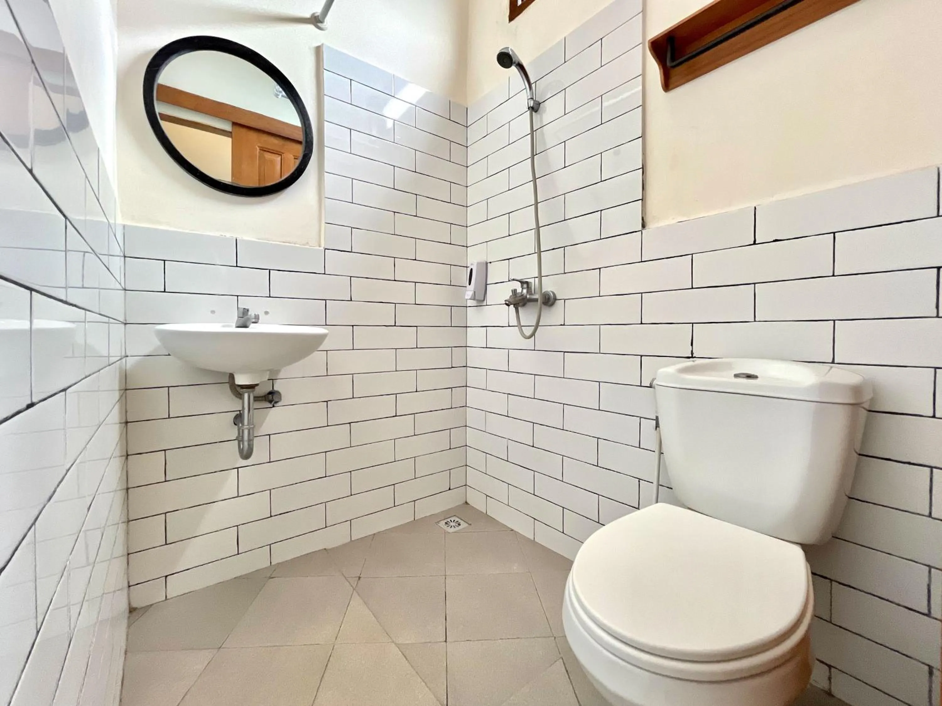 Bathroom in Capital O 3461 Mystays