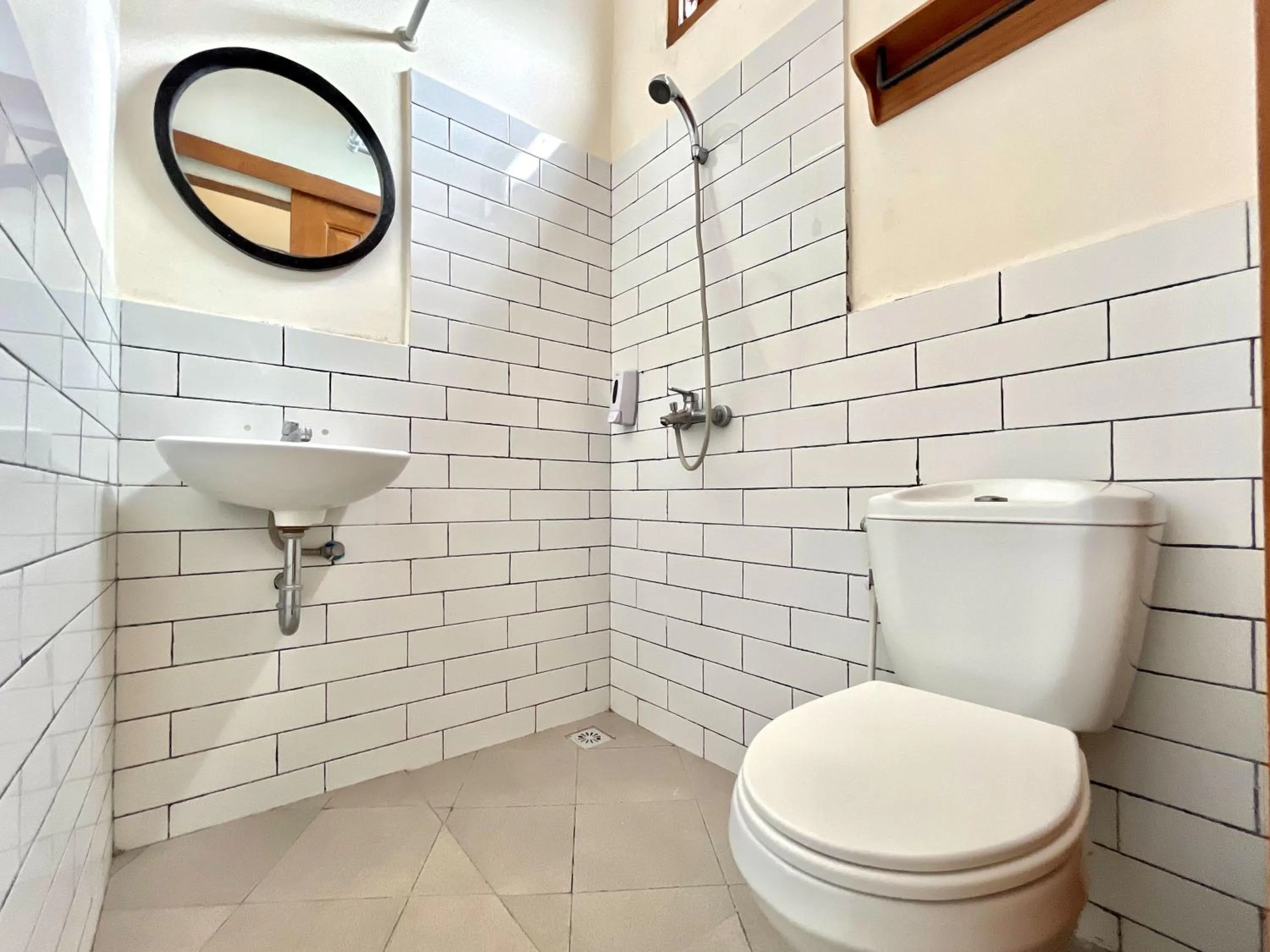 Bathroom in Capital O 3461 Mystays