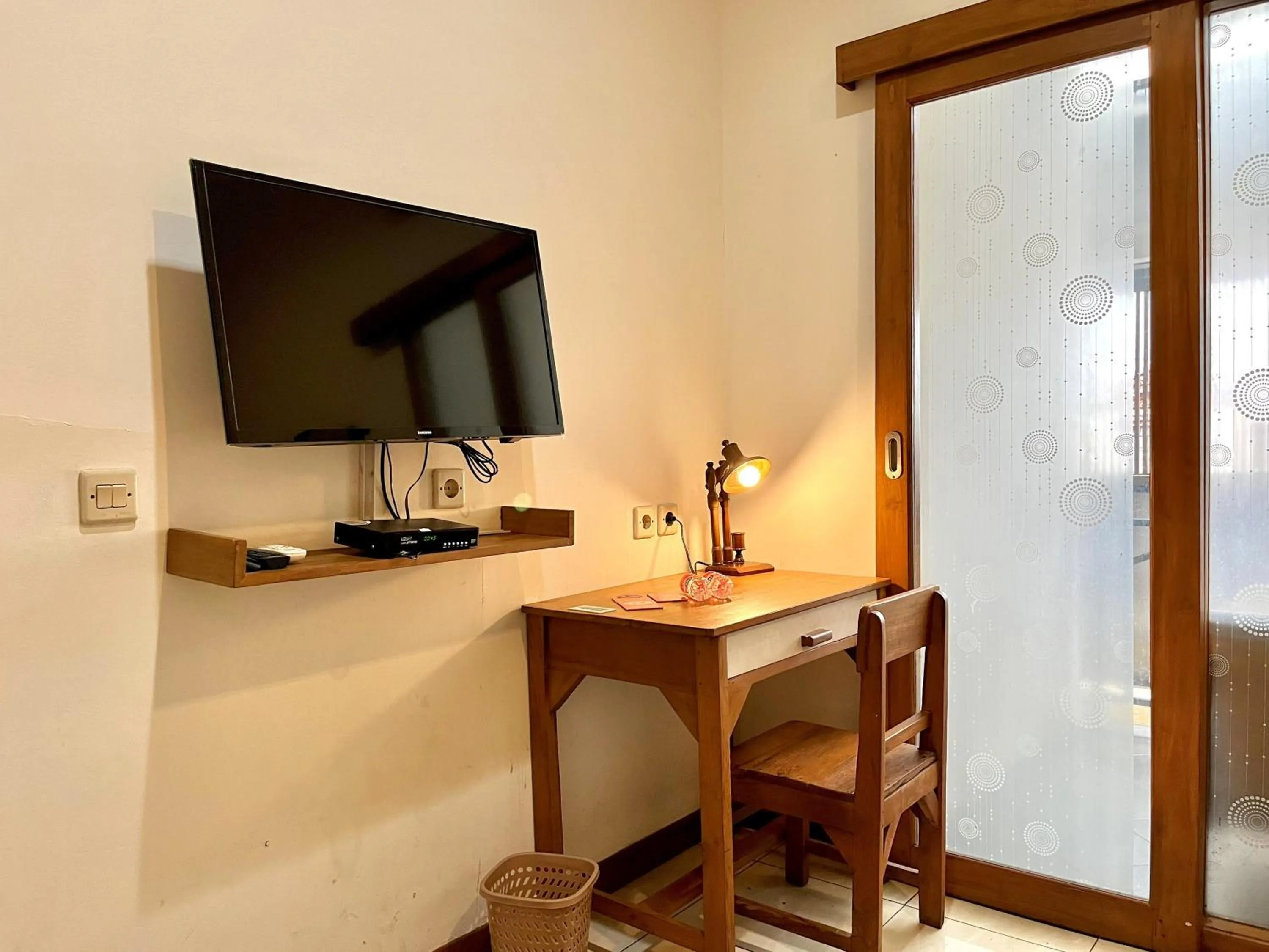 TV and multimedia, TV/Entertainment Center in Capital O 3461 Mystays