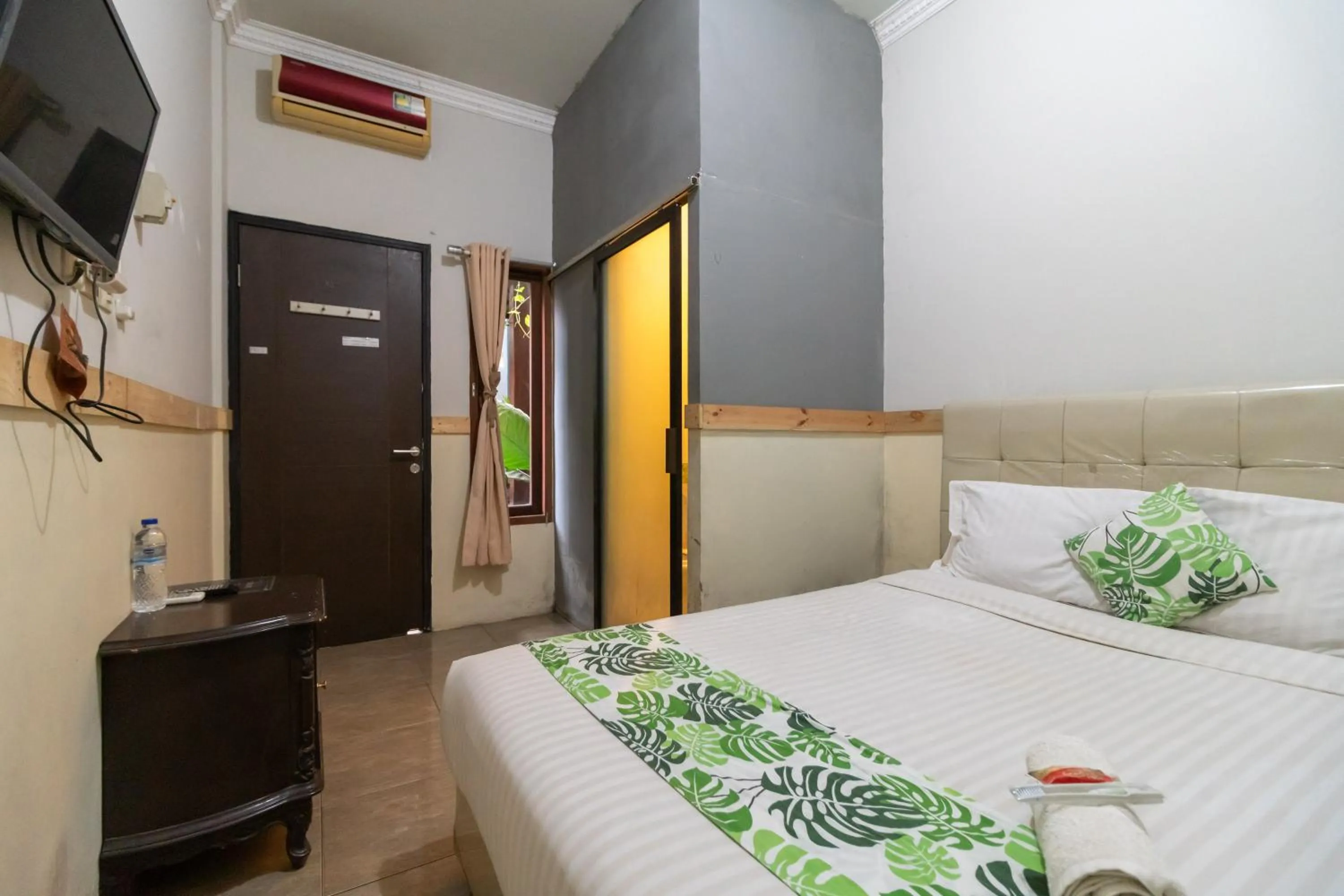 Bedroom, Bed in Safaraz Garden near Galaxy Bekasi Mitra RedDoorz