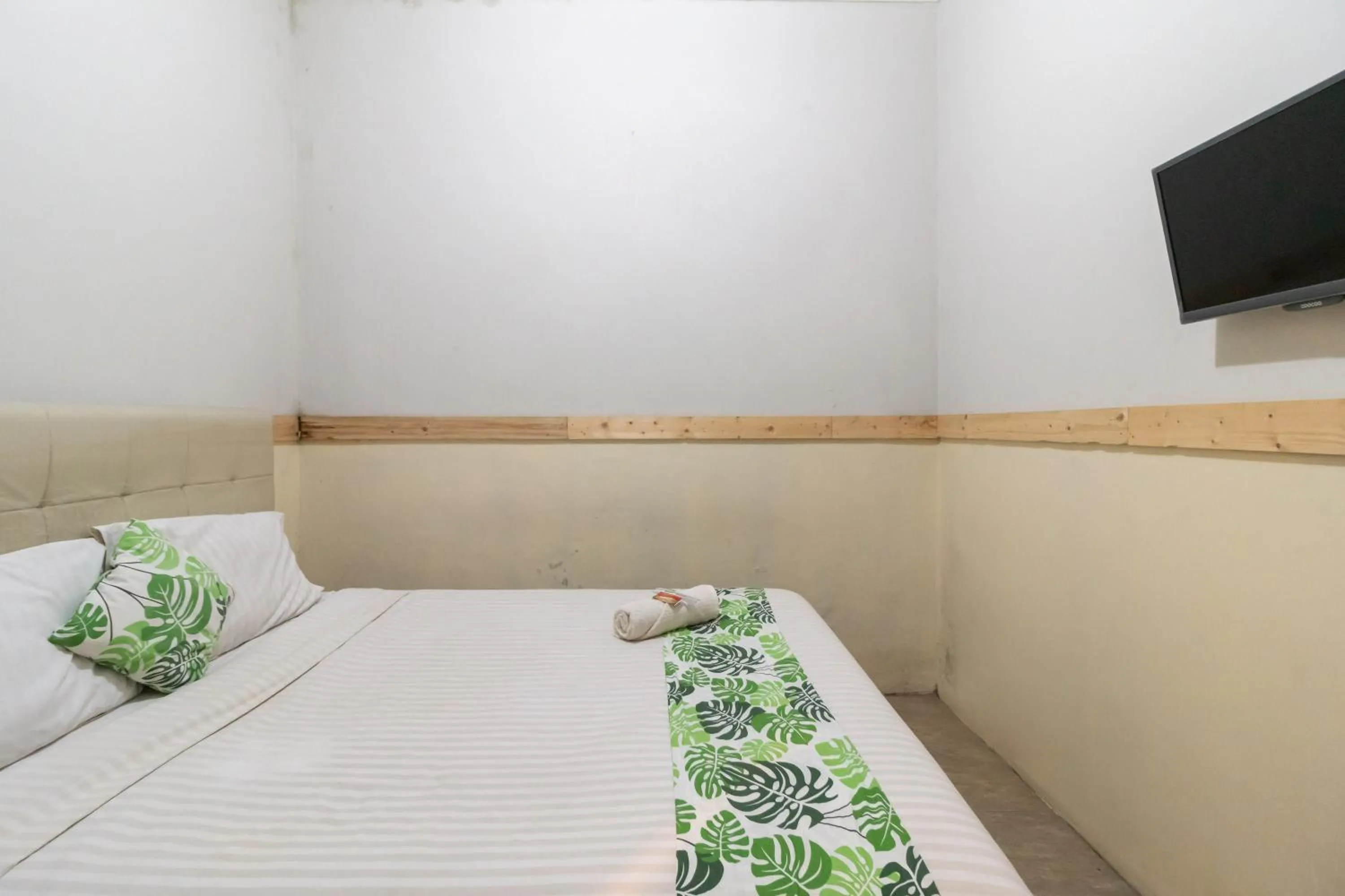 Bedroom, Bed in Safaraz Garden near Galaxy Bekasi Mitra RedDoorz