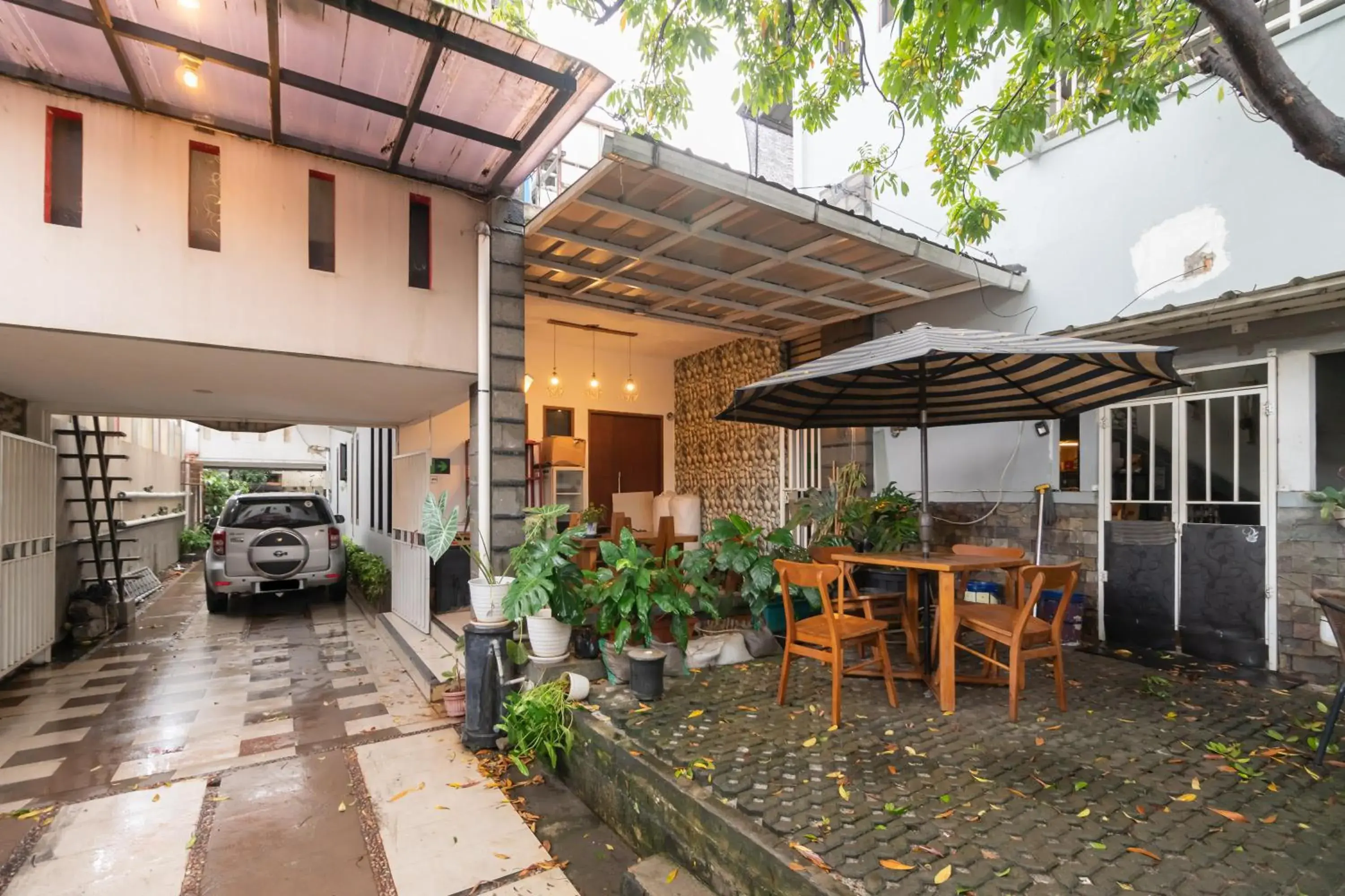 Safaraz Garden near Galaxy Bekasi Mitra RedDoorz Safaraz Garden near Galaxy Bekasi Mitra RedDoorz