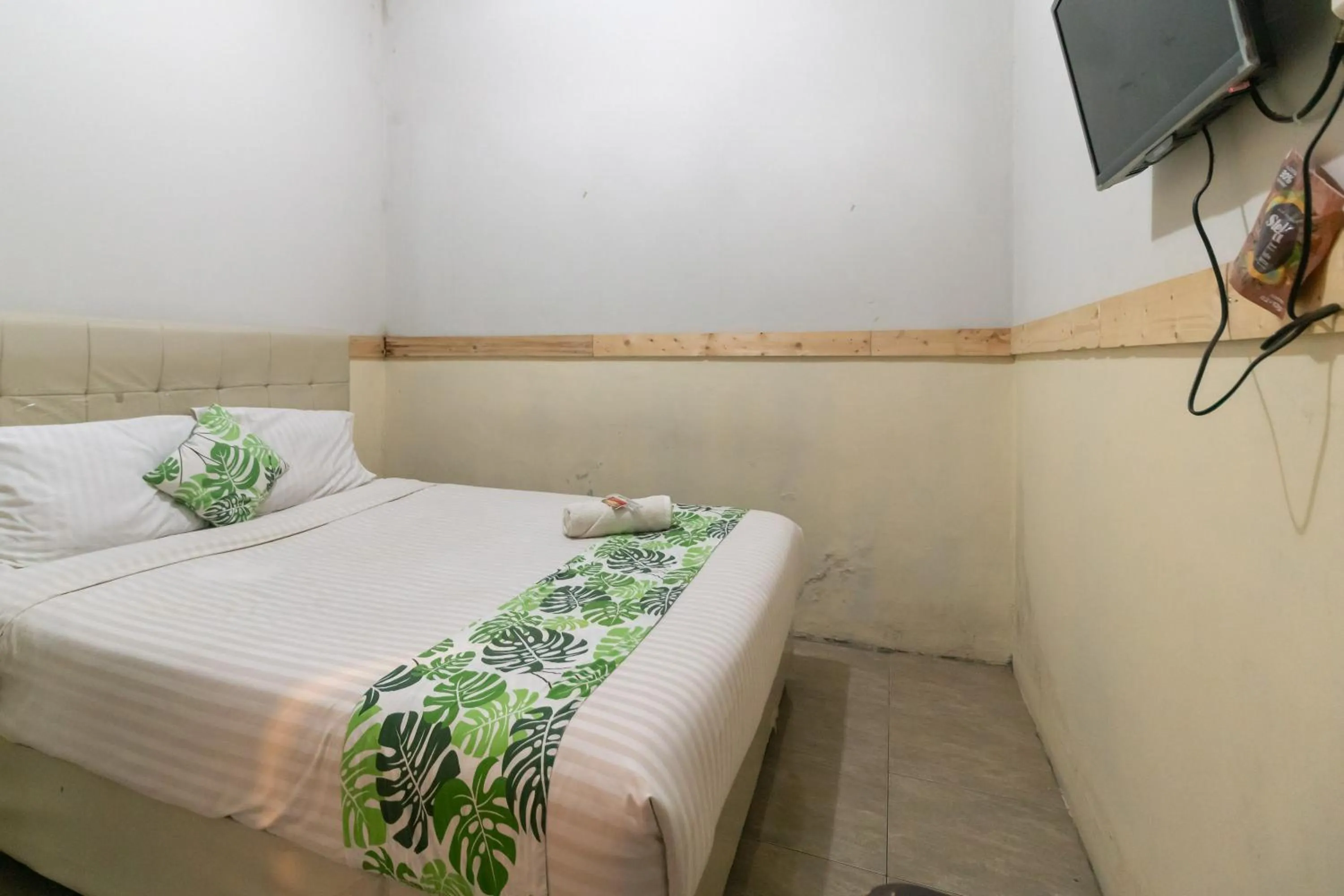 Bedroom, Bed in Safaraz Garden near Galaxy Bekasi Mitra RedDoorz